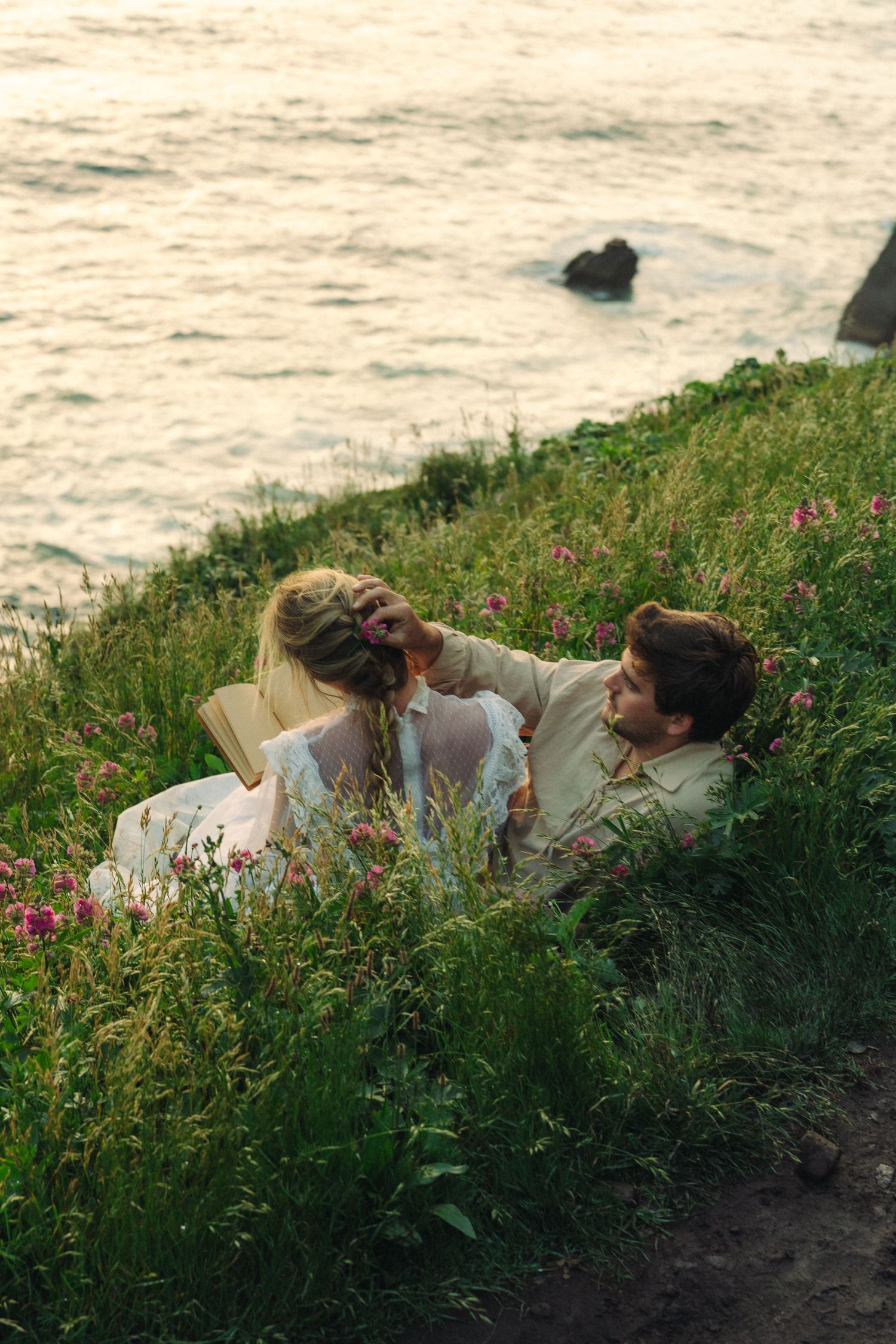 Romantic elopement on the Oregon Coast