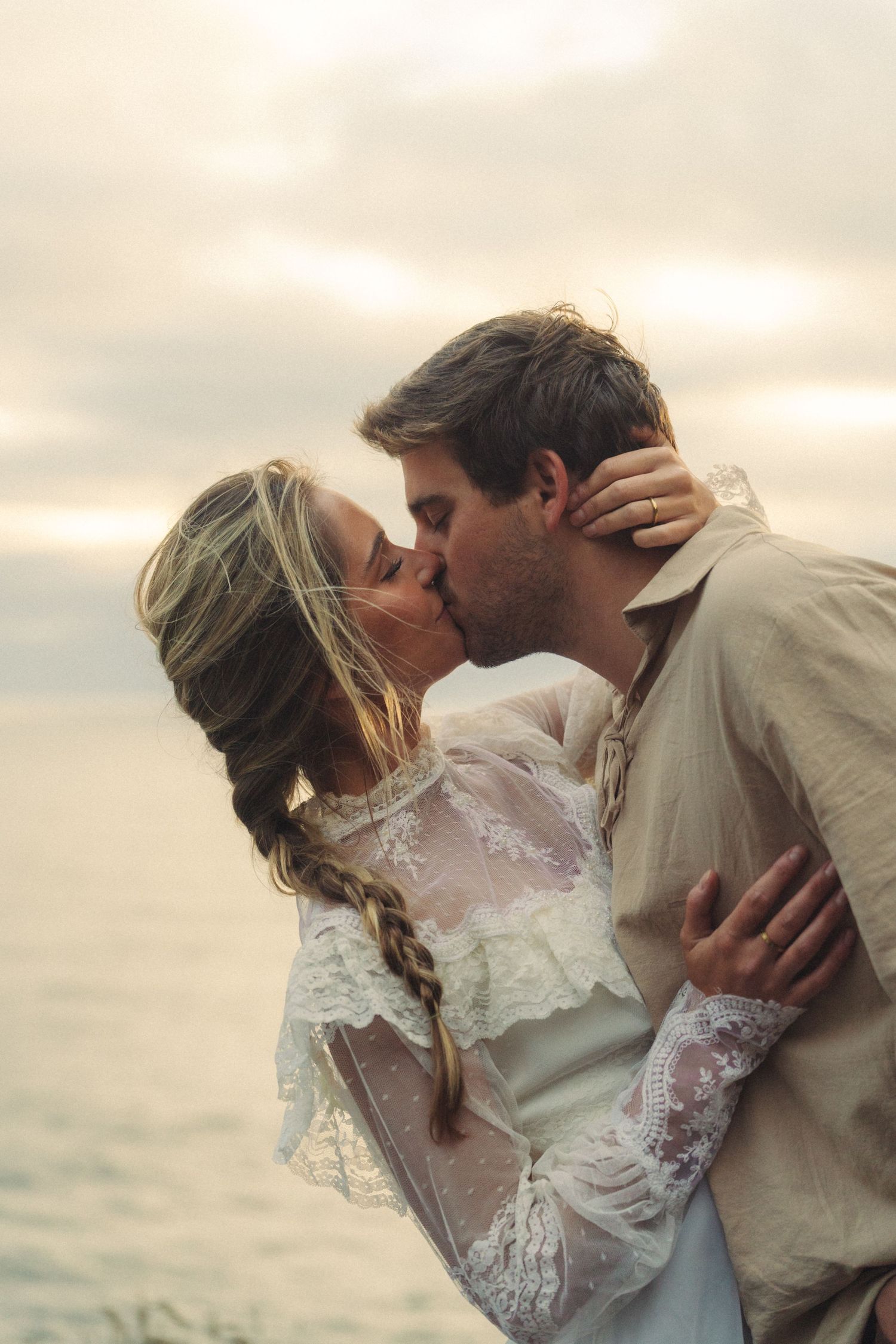 Romantic elopement on the Oregon Coast