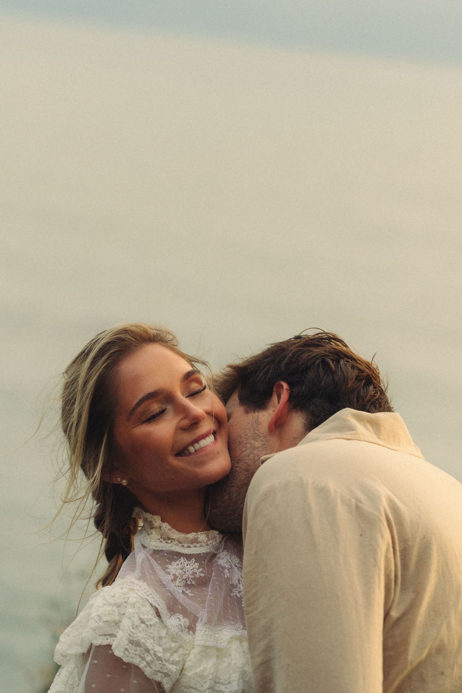 Romantic elopement on the Oregon Coast