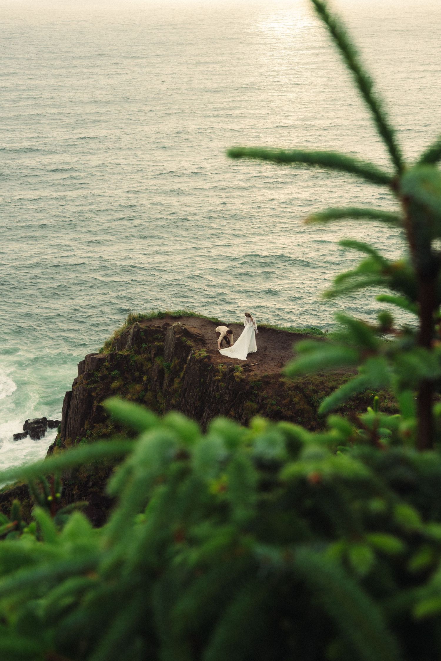Romantic elopement on the Oregon Coast