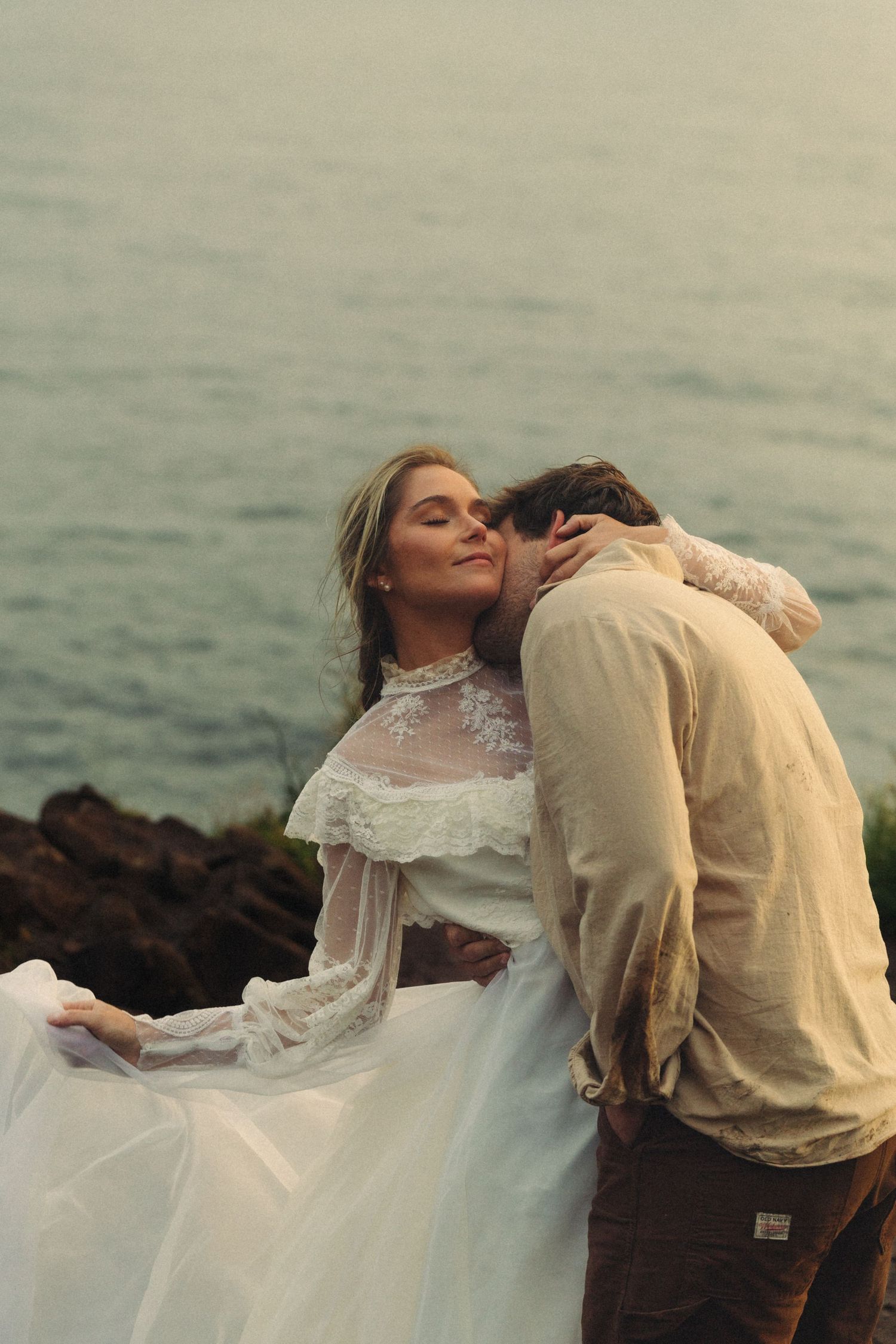 Romantic elopement on the Oregon Coast