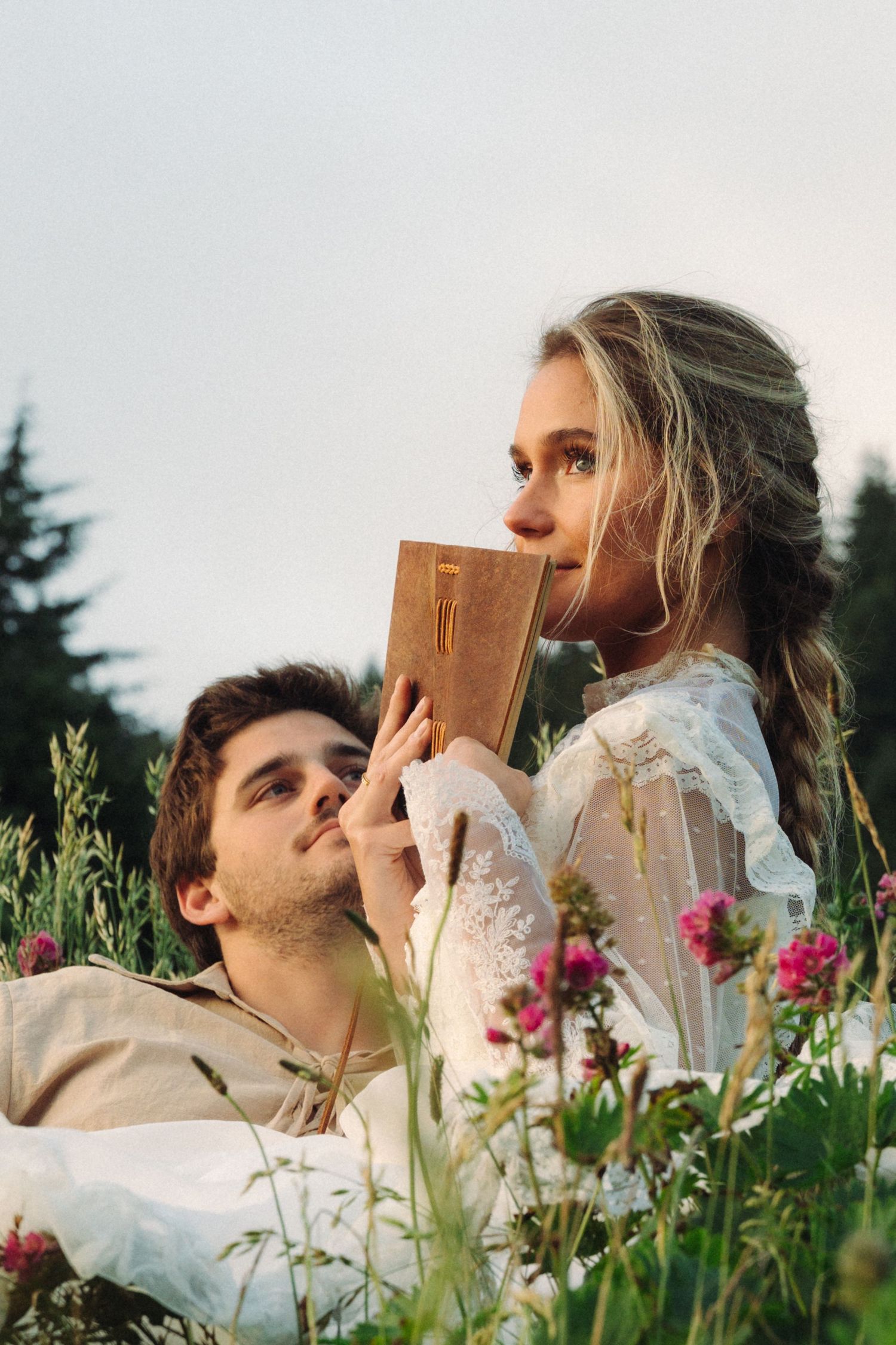 Romantic elopement on the Oregon Coast with beautiful coastal pink flowers