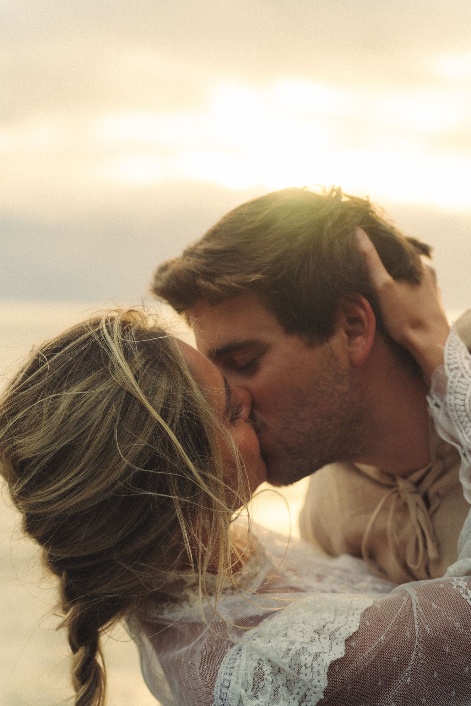 Romantic elopement on the Oregon Coast