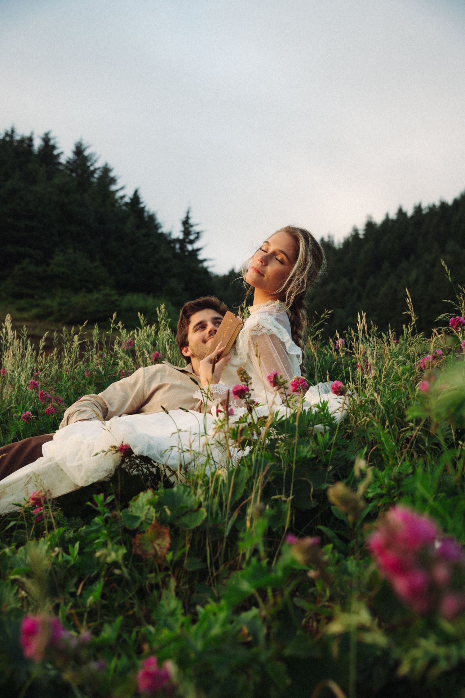 Romantic elopement on the Oregon Coast