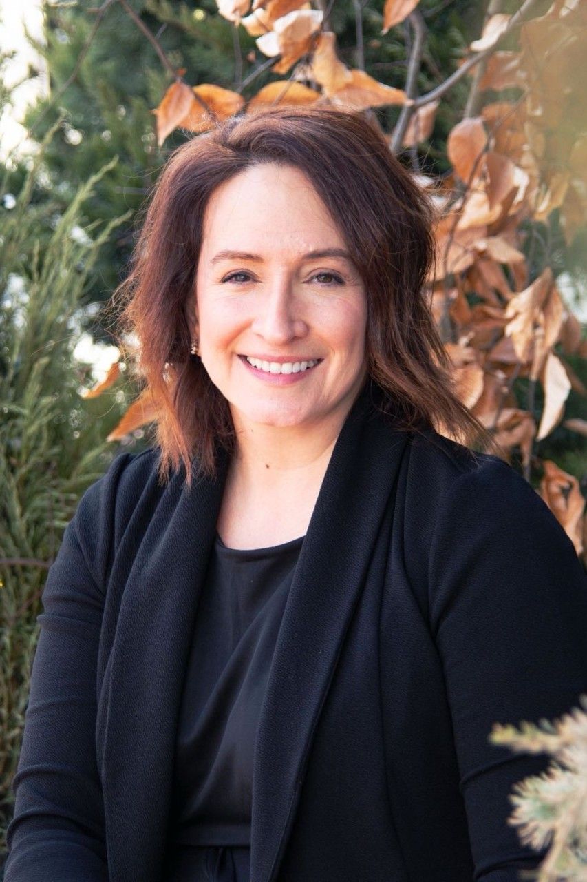 Christina Renzelli, Columbus business coach and strategist, helping small business owners gain clarity and achieve their best-case scenarios