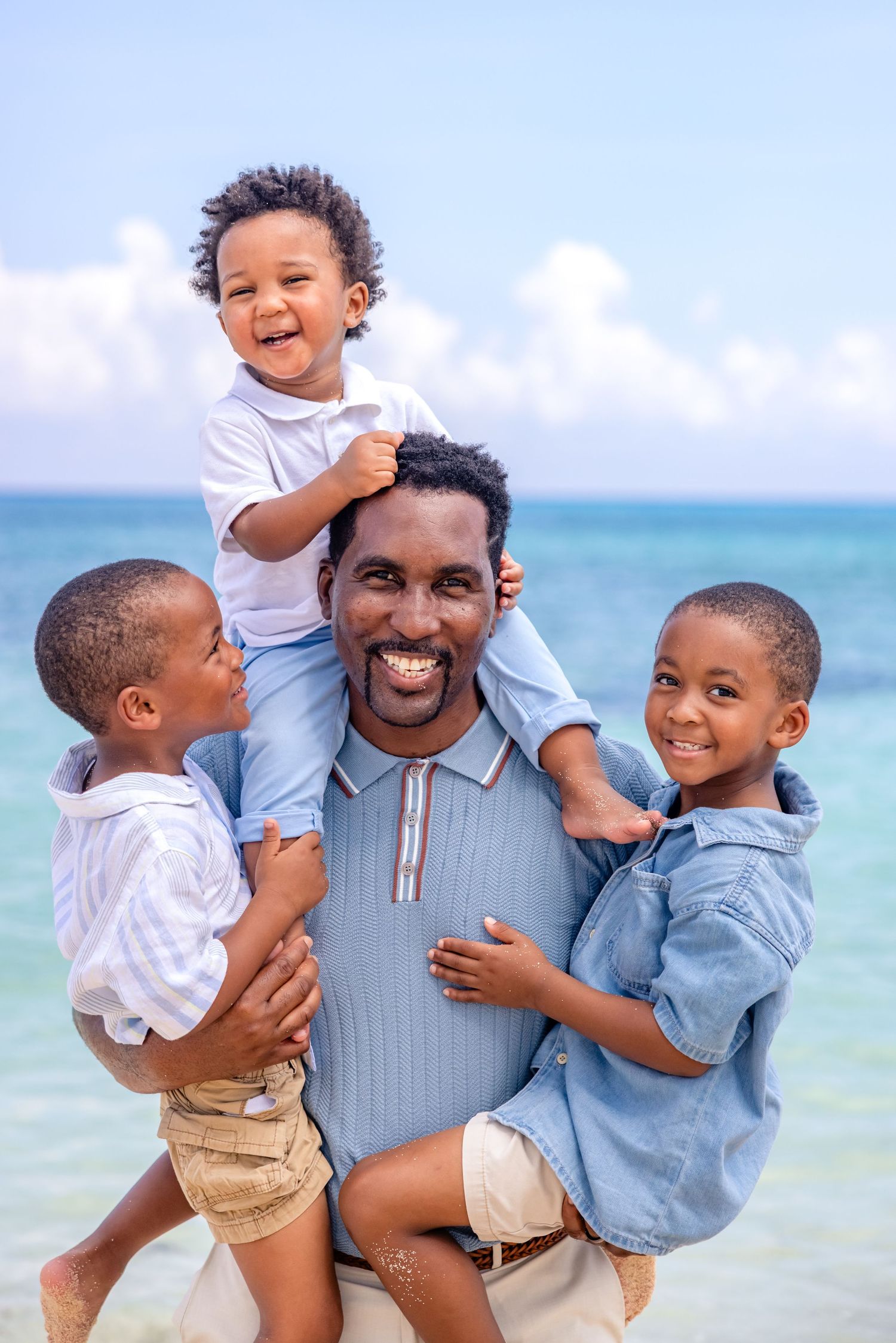 Natural family photography session on a beach in Cozumel