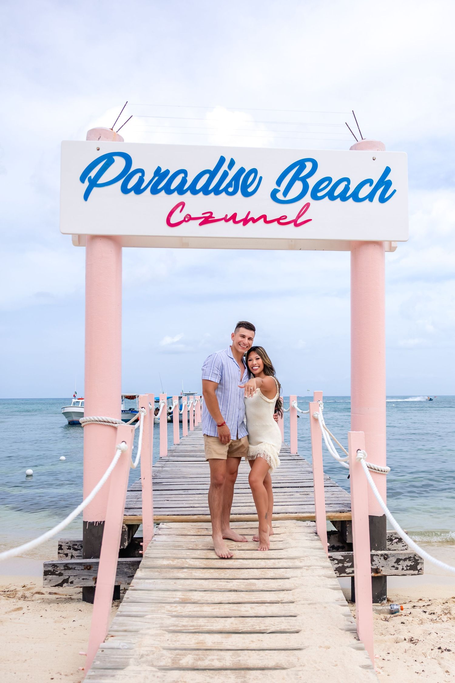Couple vacation photoshoot at Paradise Beach Cozumel