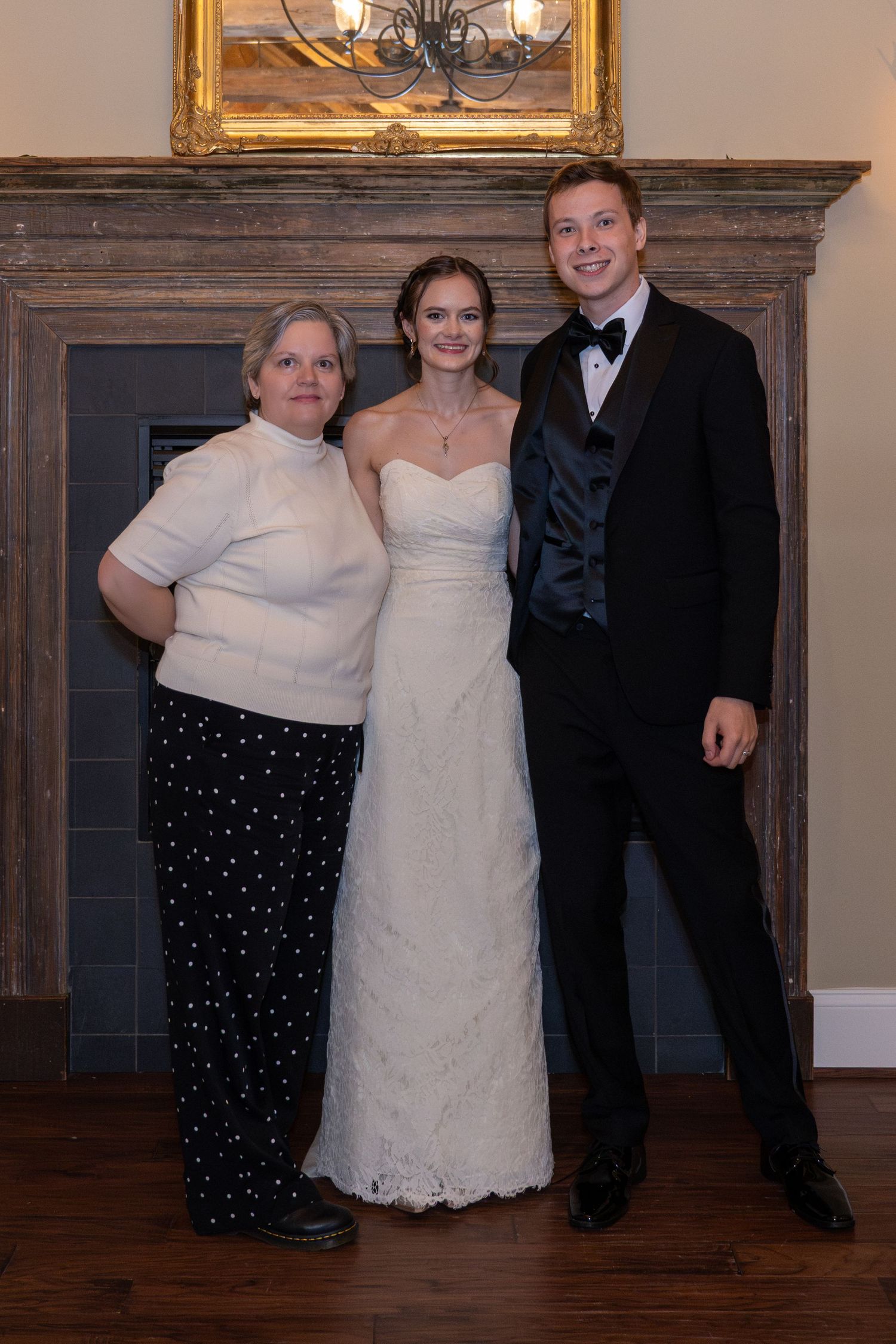 puddle-WONDERFUL photography photographer Barbra Pinnock with Bride and Groom. Stevenson Ridge Event Venue Spotsylvania Virginia