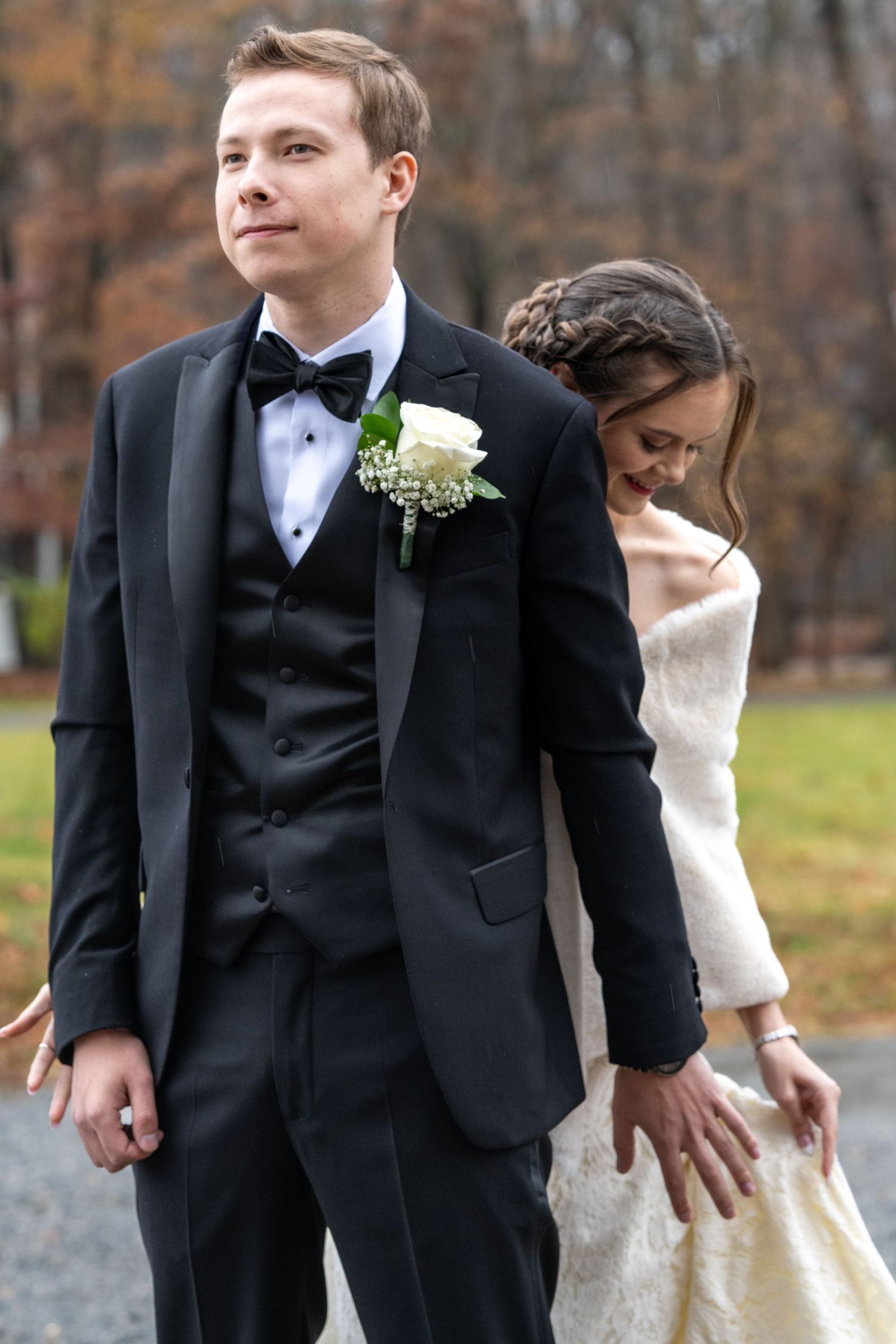 bride and groom praying privately.  Stevenson Ridge wedding venue spotsylvania Virginia