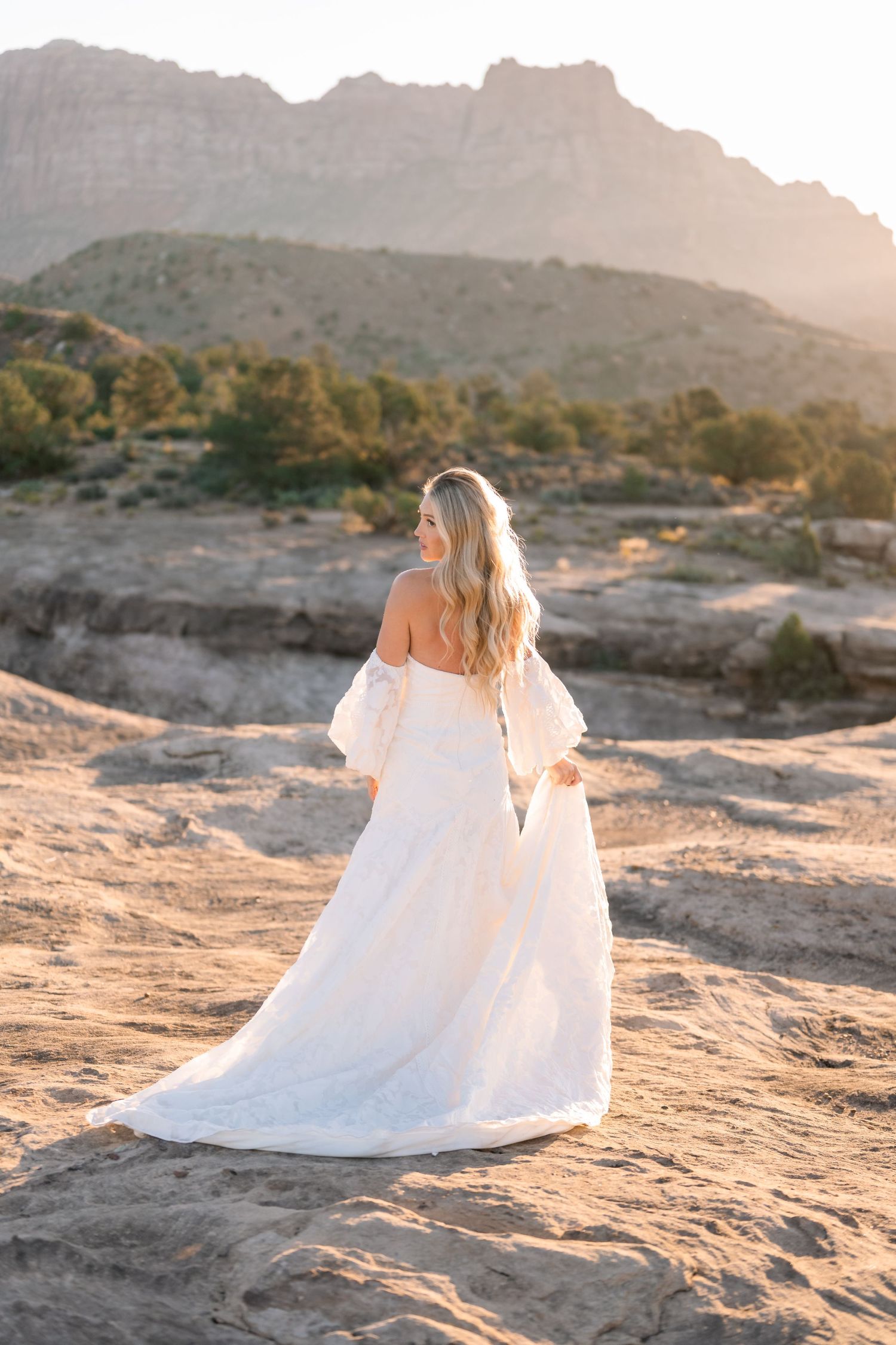 Utah elopement photographer captures the romance of a desert sunrise bridal session