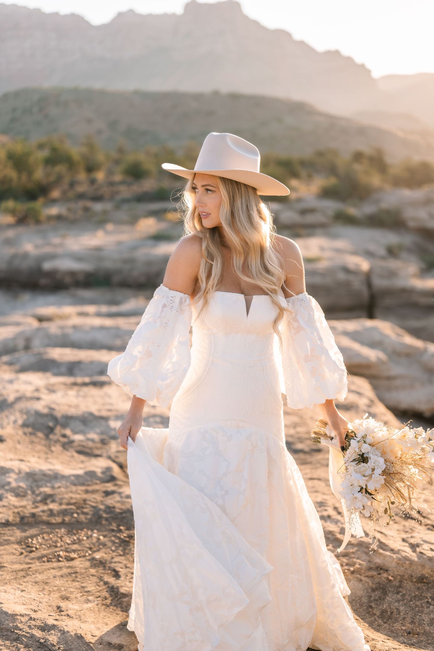 Utah elopement photographer captures the romance of a desert sunrise bridal session