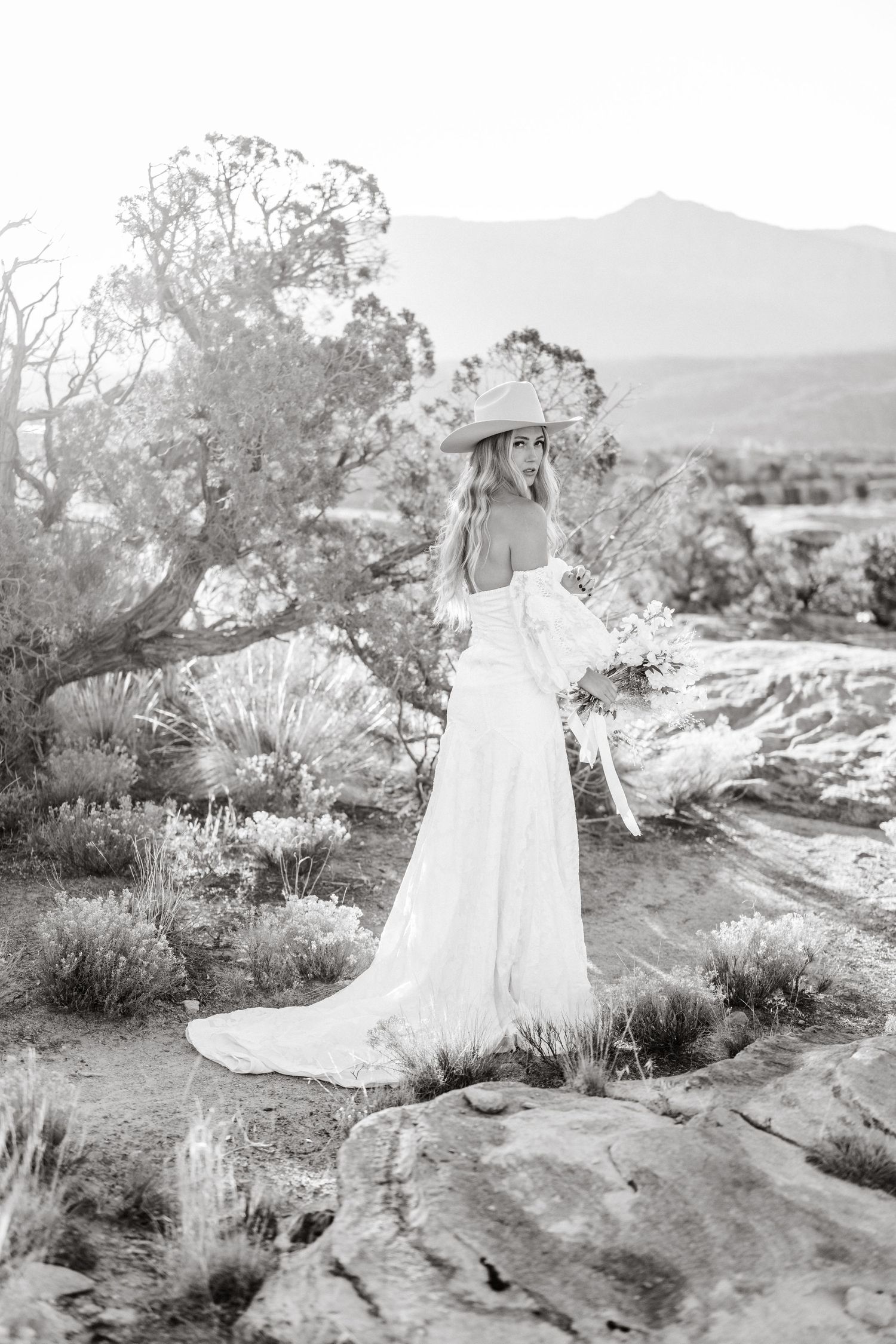 Utah elopement photographer captures the romance of a desert sunrise bridal session