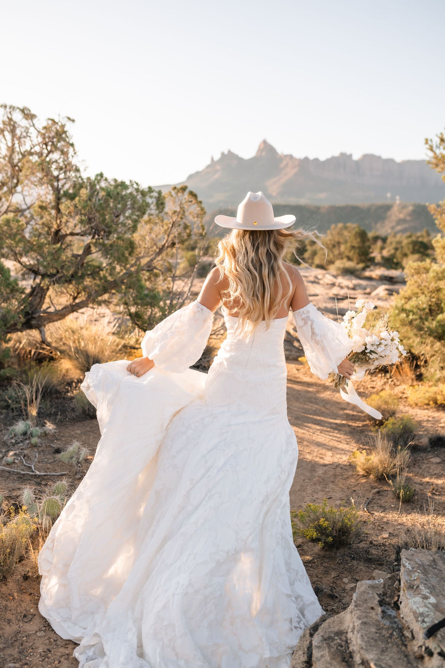 Utah elopement photographer captures desert sunrise bridal session with cowboy hat