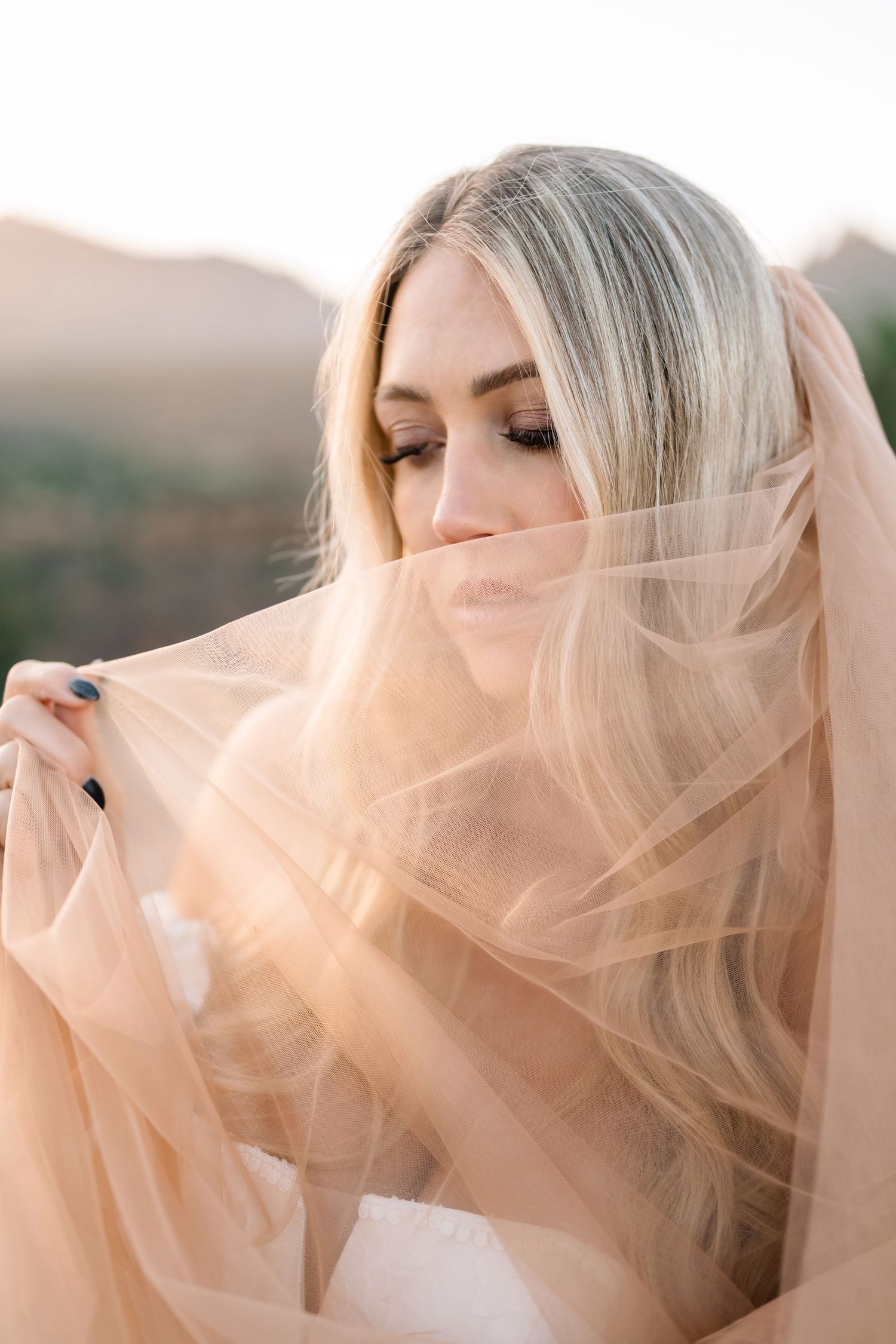 Zions wedding photographer takes beautiful desert sunrise bridals featuring a unique veil and dried floral bouquet.