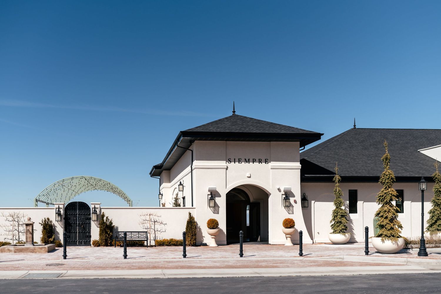 A panoramic view of the outside of the Siempre venue, a Utah County wedding venue.