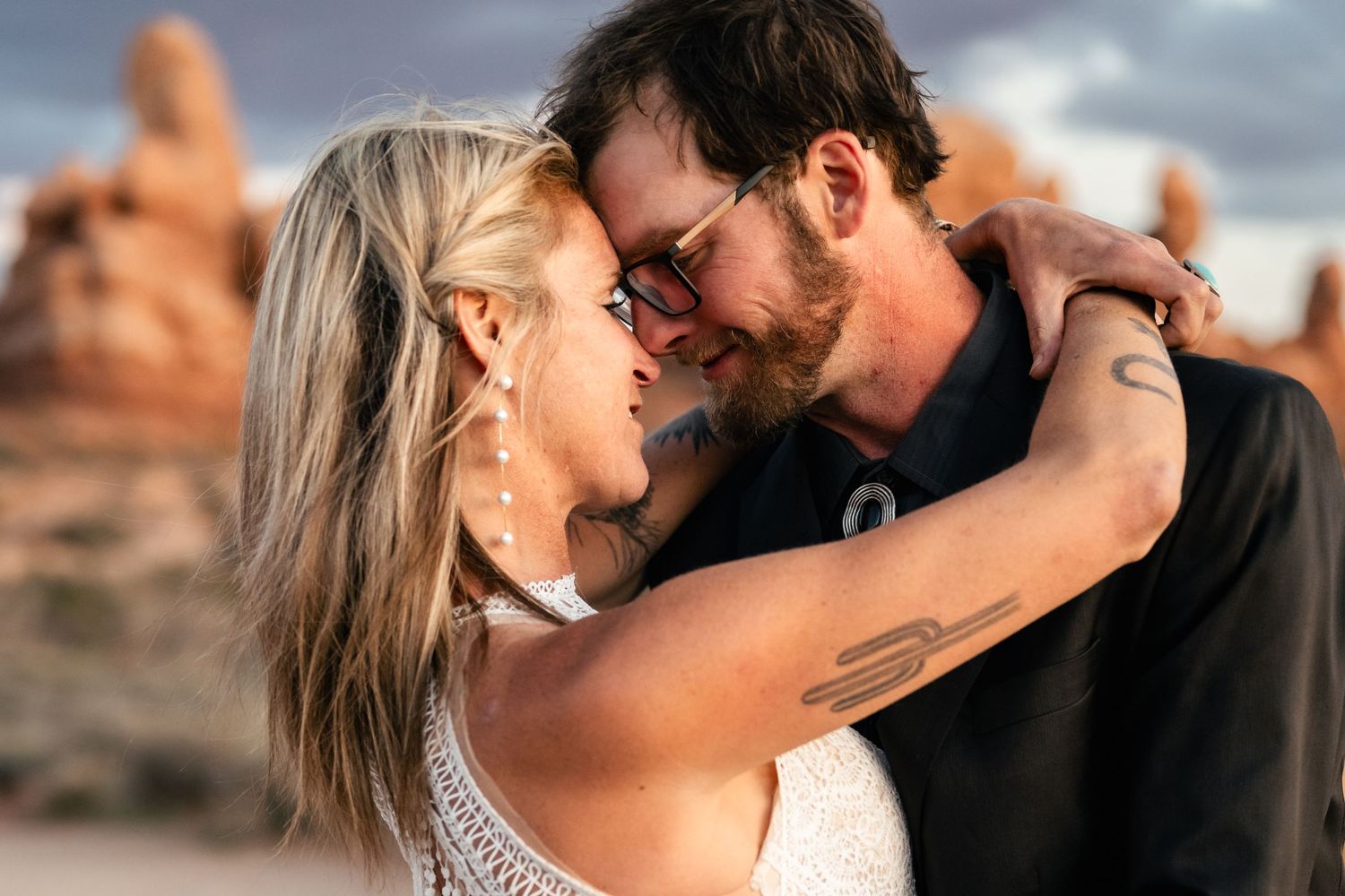 elopement couple close snuggle at Arches National Park by Utah Elopement Photographer