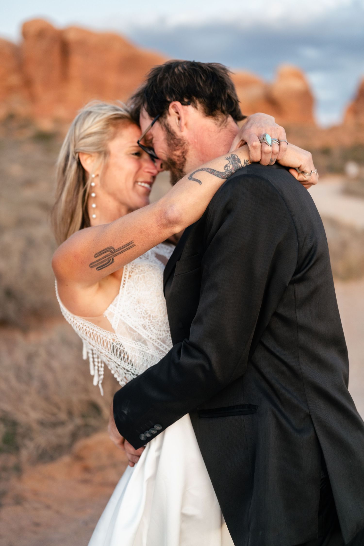 elopement couple close snuggle at Arches National Park by Utah Elopement Photographer