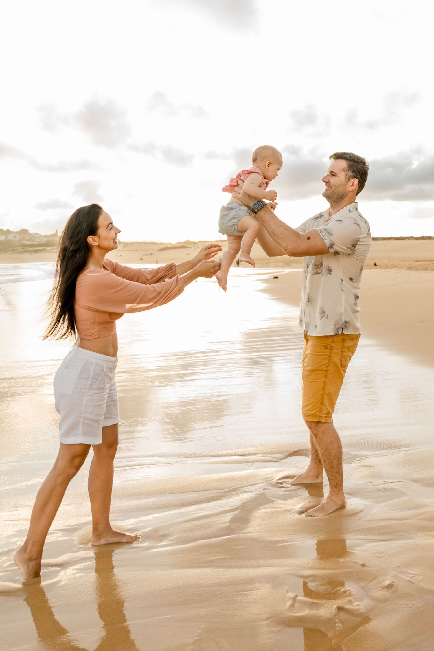 Candid family photo at the beach from Hey Qiao Photo