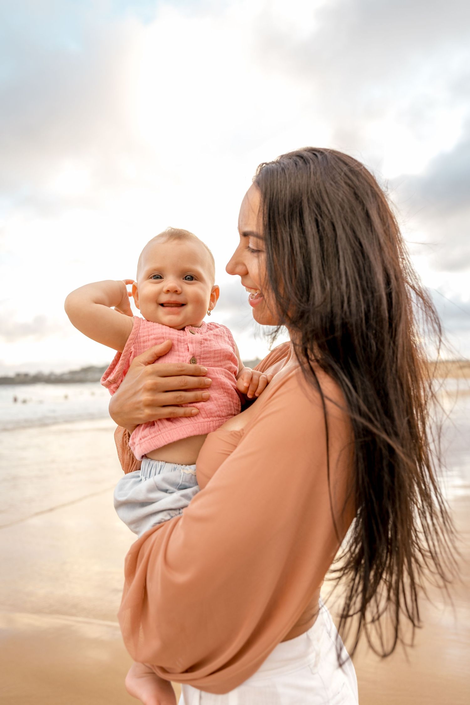 Candid family photo at the North Curl Curl beach from Hey Qiao Photo