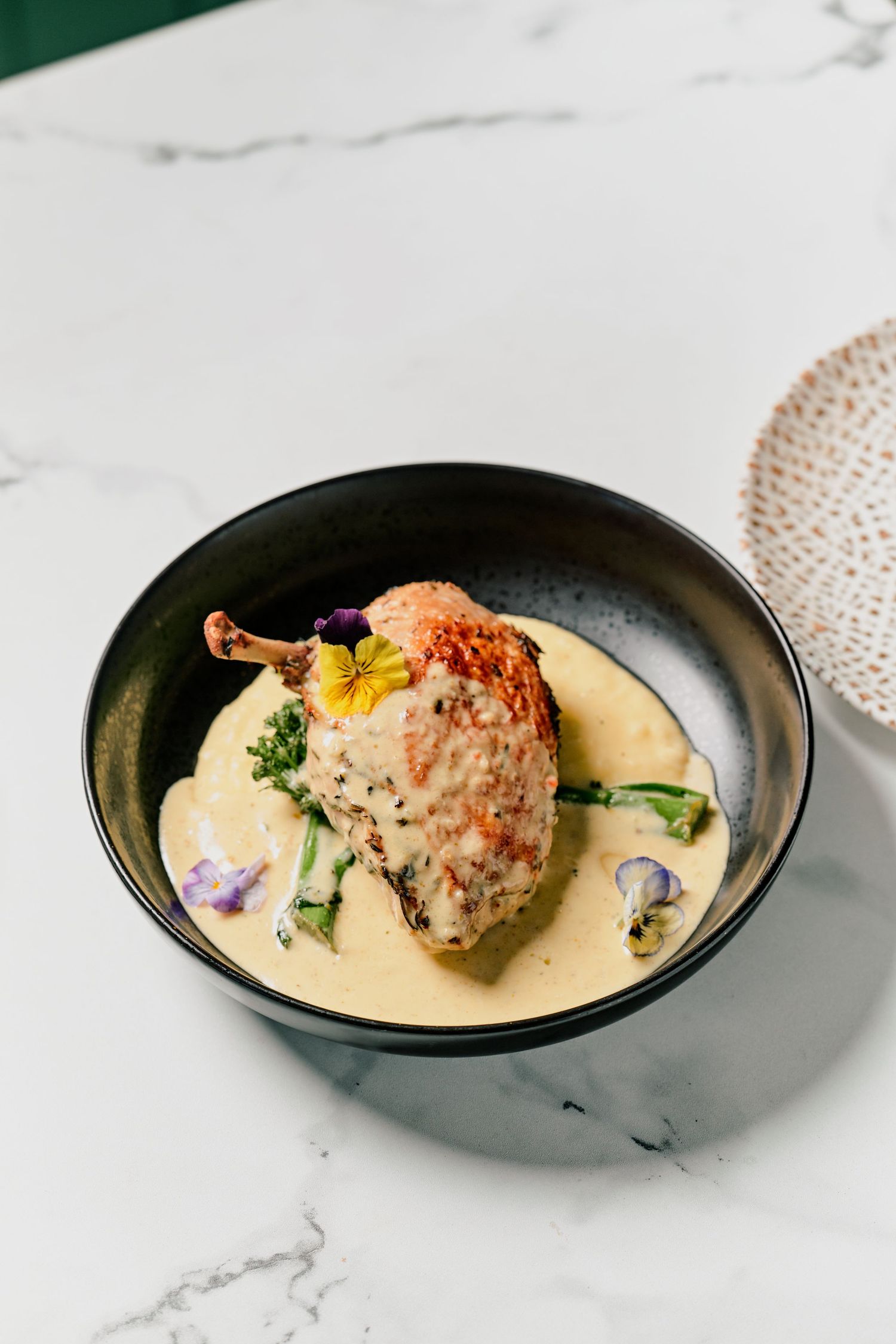 Slow-roasted pulled Chicken with beans