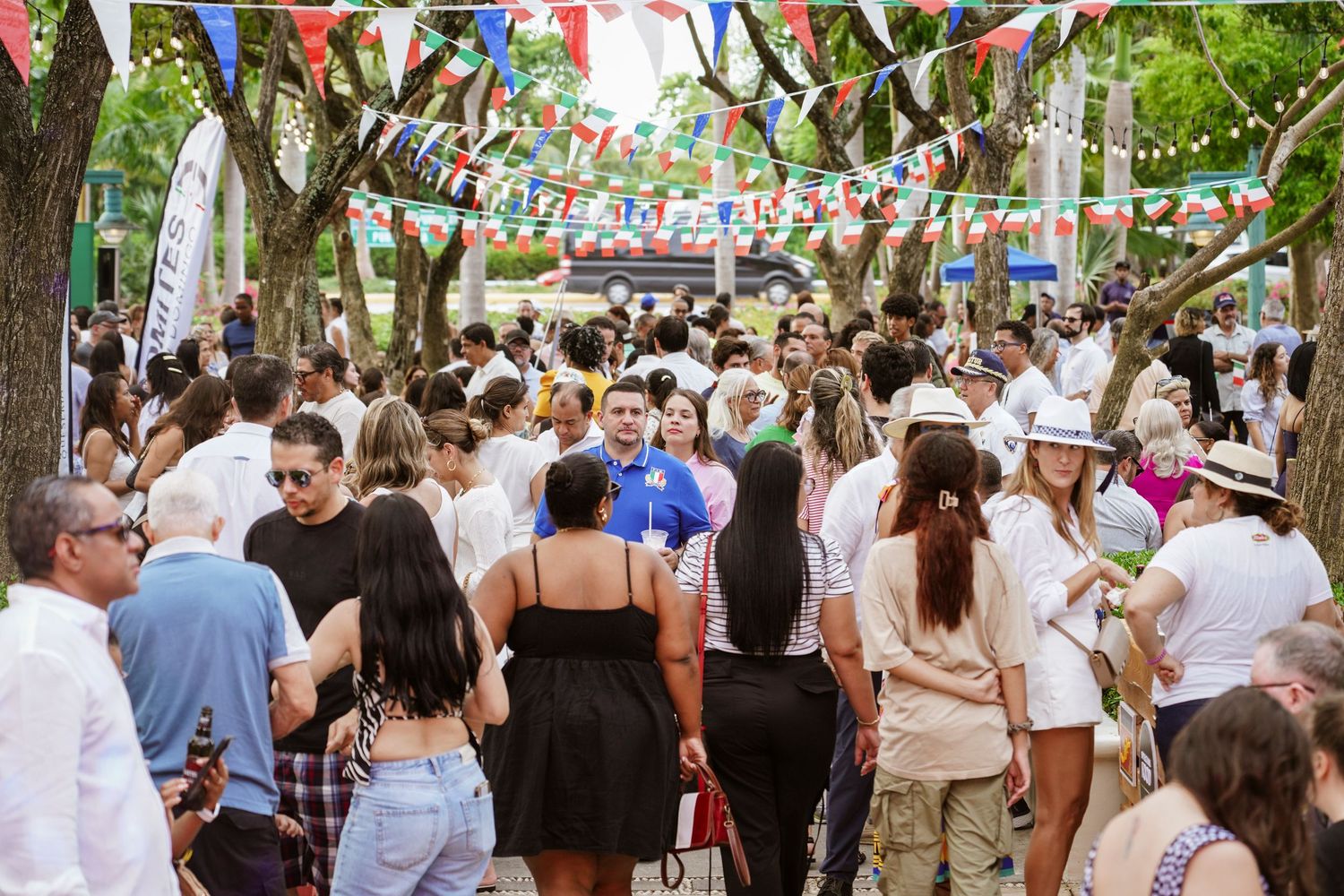 Fotografía profesional, cobertura evento corporativos. Plano general feria de italia.