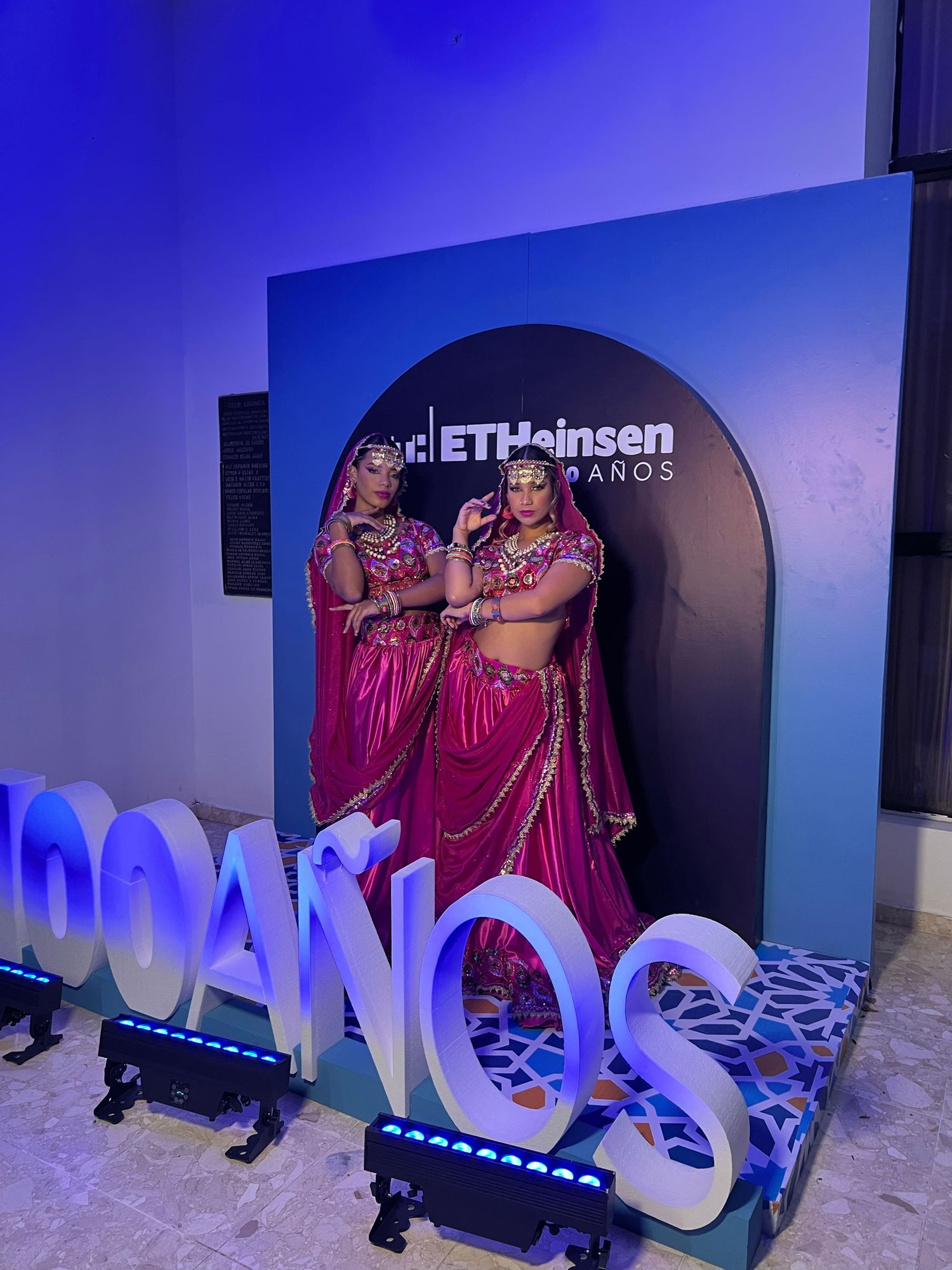 Fotografía profesional, cobertura evento. Fiesta de Navidad tematica.