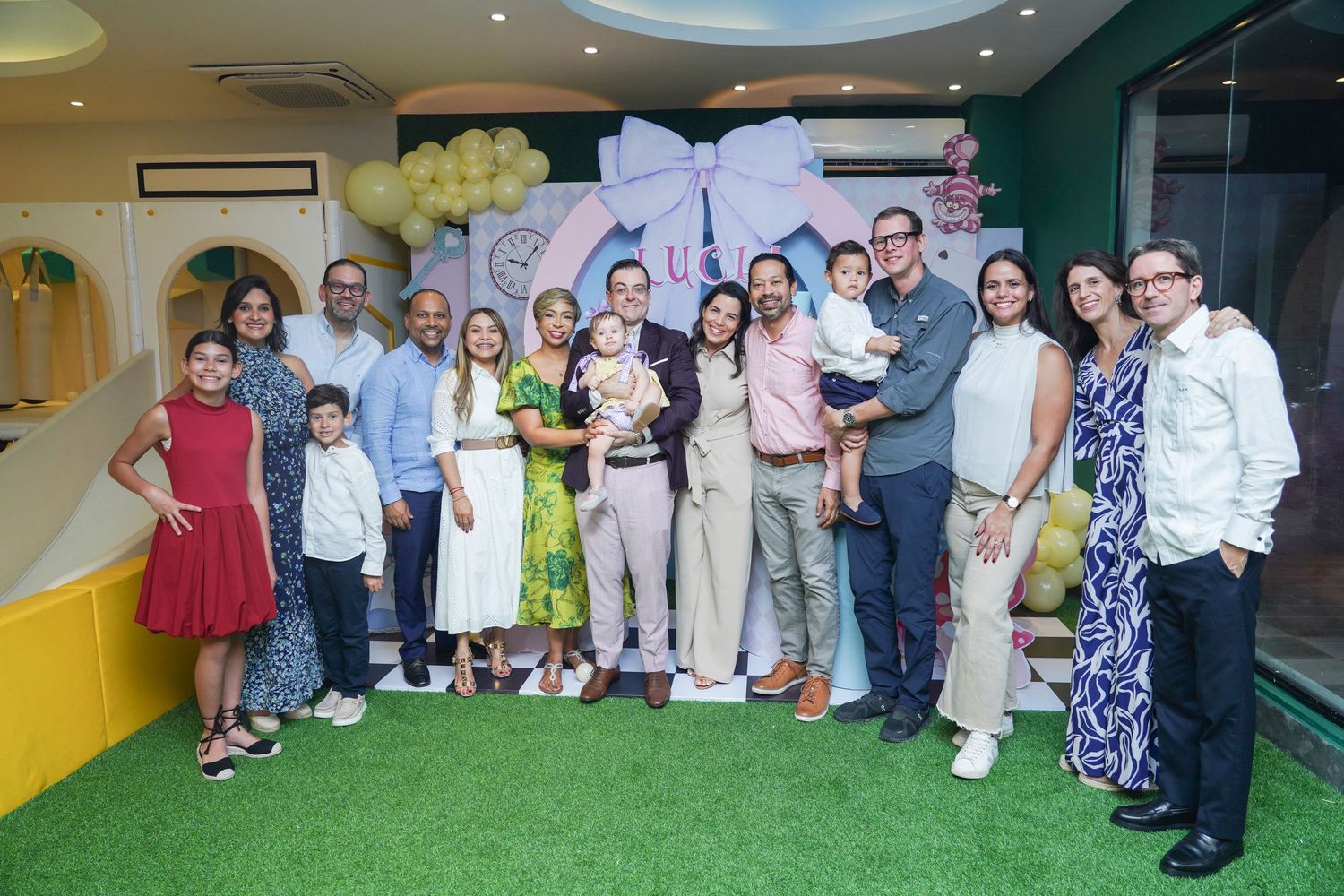 Fotografía profesional, fiesta de cumpleaños 1er. año.  temático Alicia en el país de las maravillas. Familia y amigos.