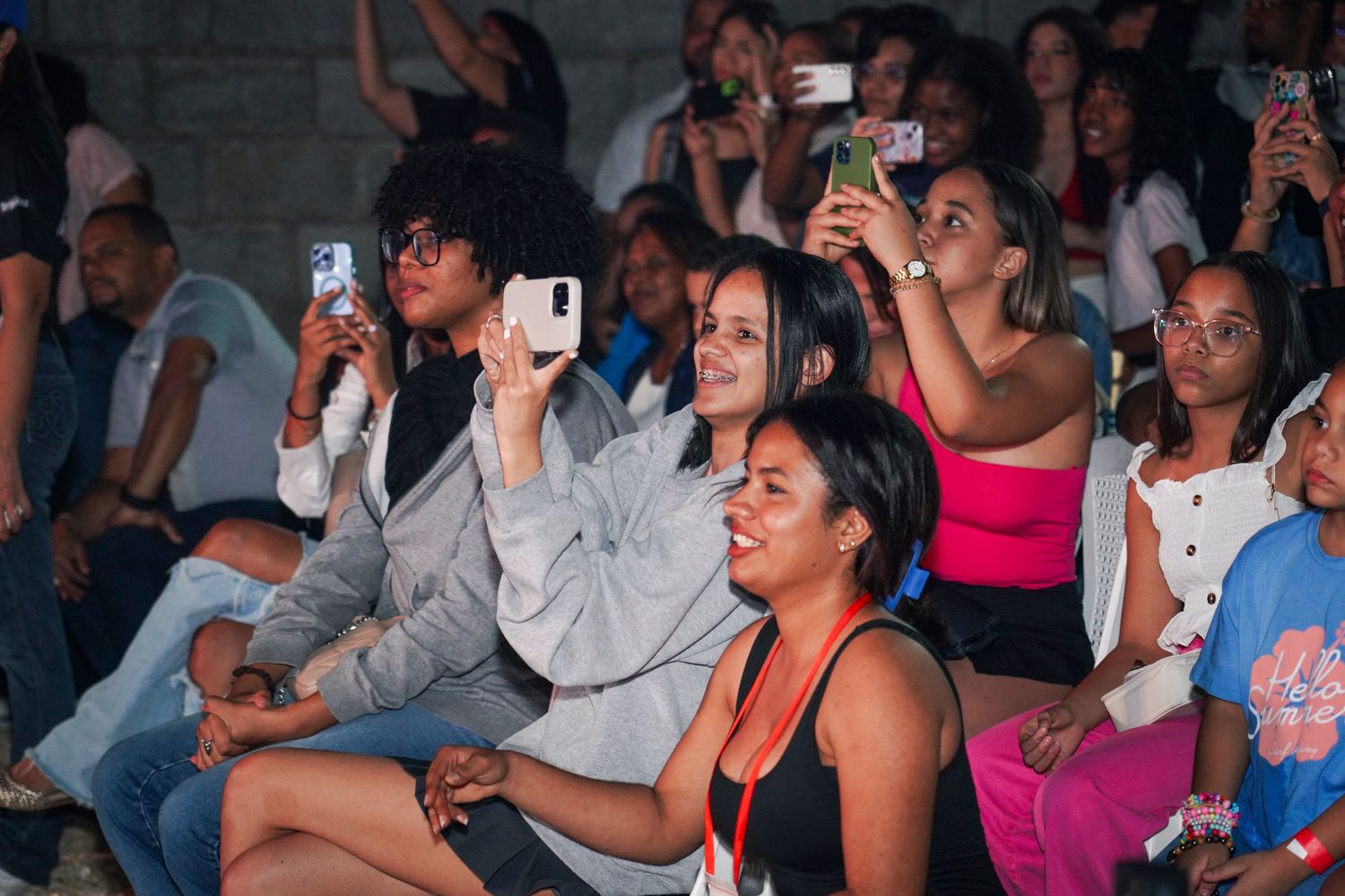 Fotografía profesional, lanzamiento de promoción. cobertura publico animador.