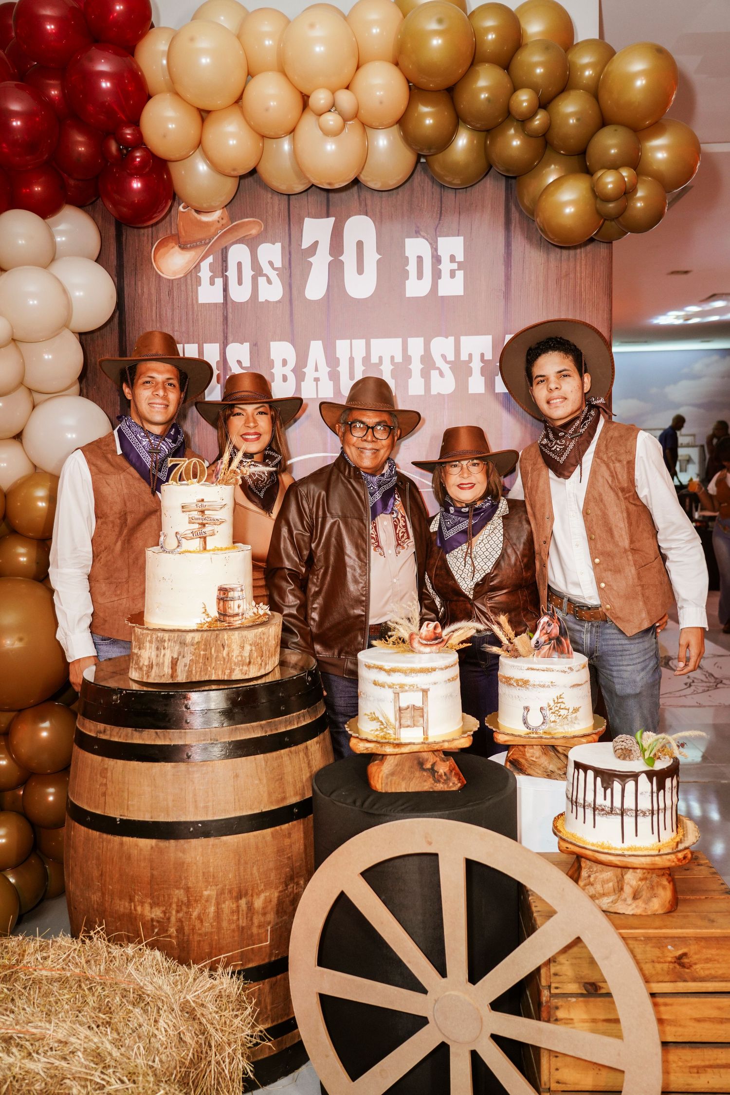 Fotografía profesional, cumpleaños tematica vaqueros fotos familiares.