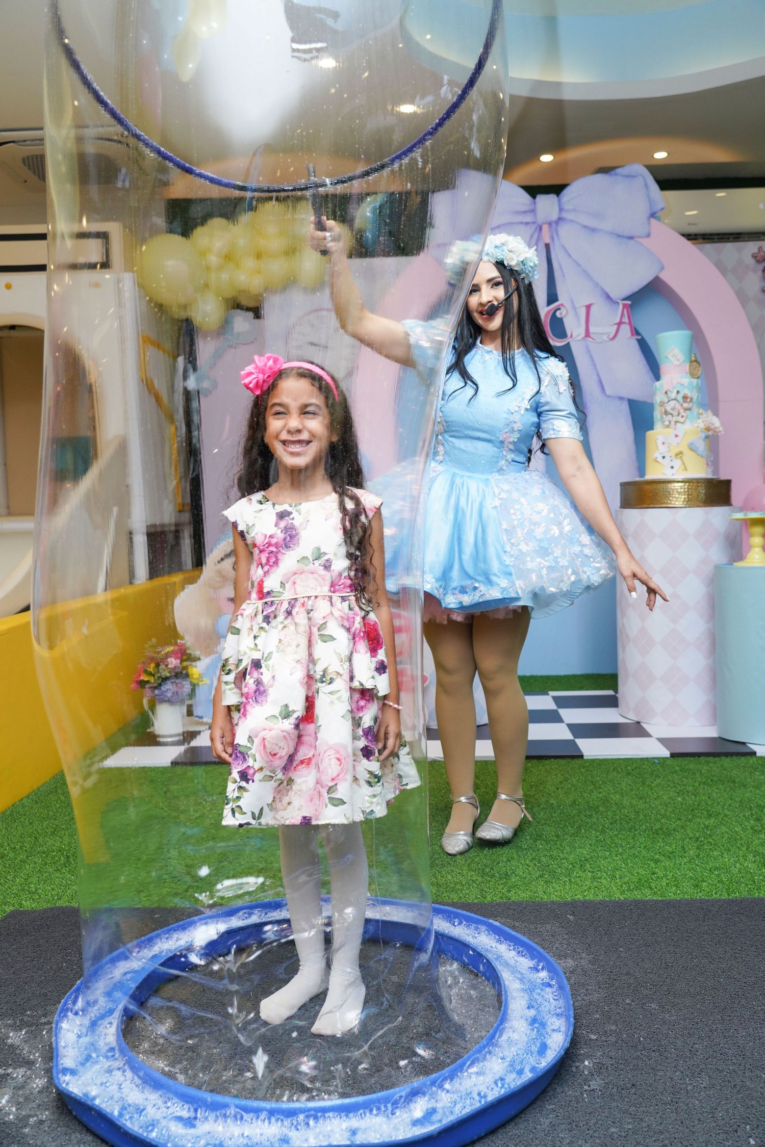 Fotografía profesional, fiesta de cumpleaños 1er. año.  temático Alicia en el país de las maravillas. Familia y amigos.