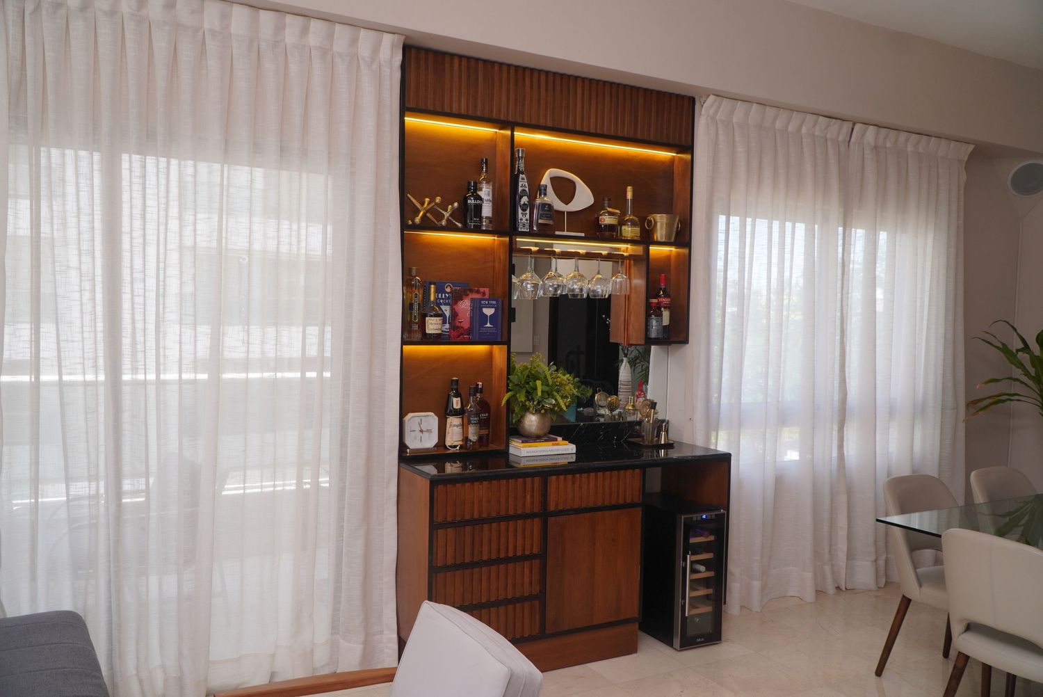 Fotografía profesional, decoracion de interiores. BAR. PLANO general