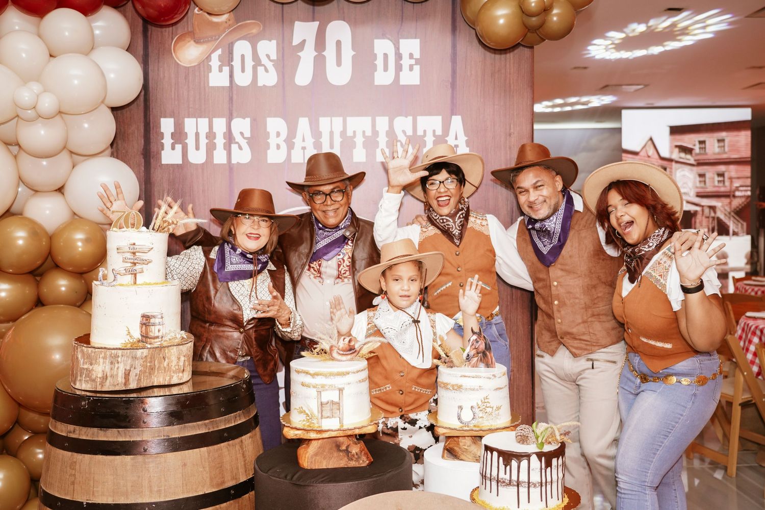 Fotografía profesional, cumpleaños tematica vaqueros fotos familiares.