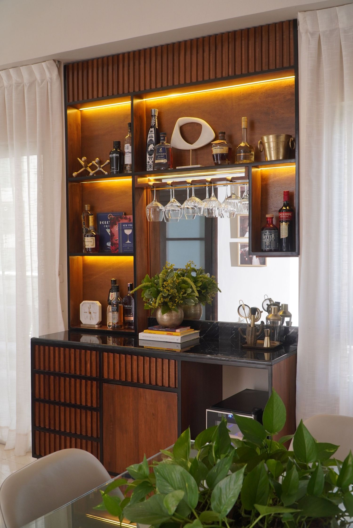 Fotografía profesional, decoracion de interiores. BAR. PLANO general