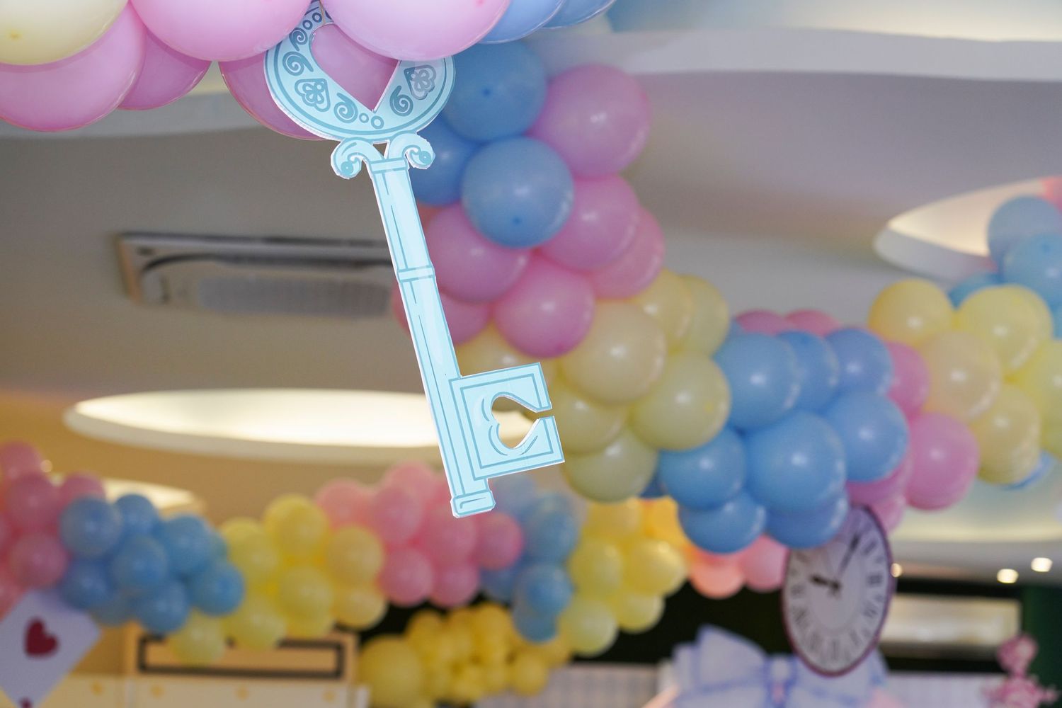 Fotografía profesional, fiesta de cumpleaños 1er. año.  temático Alicia en el pais de las maravillas. Decoración.