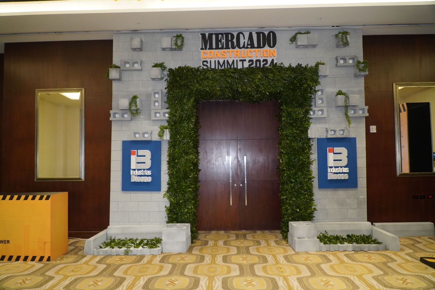Fotografía profesional, cobertura evento. Revista mercado. industrias, bisonó.