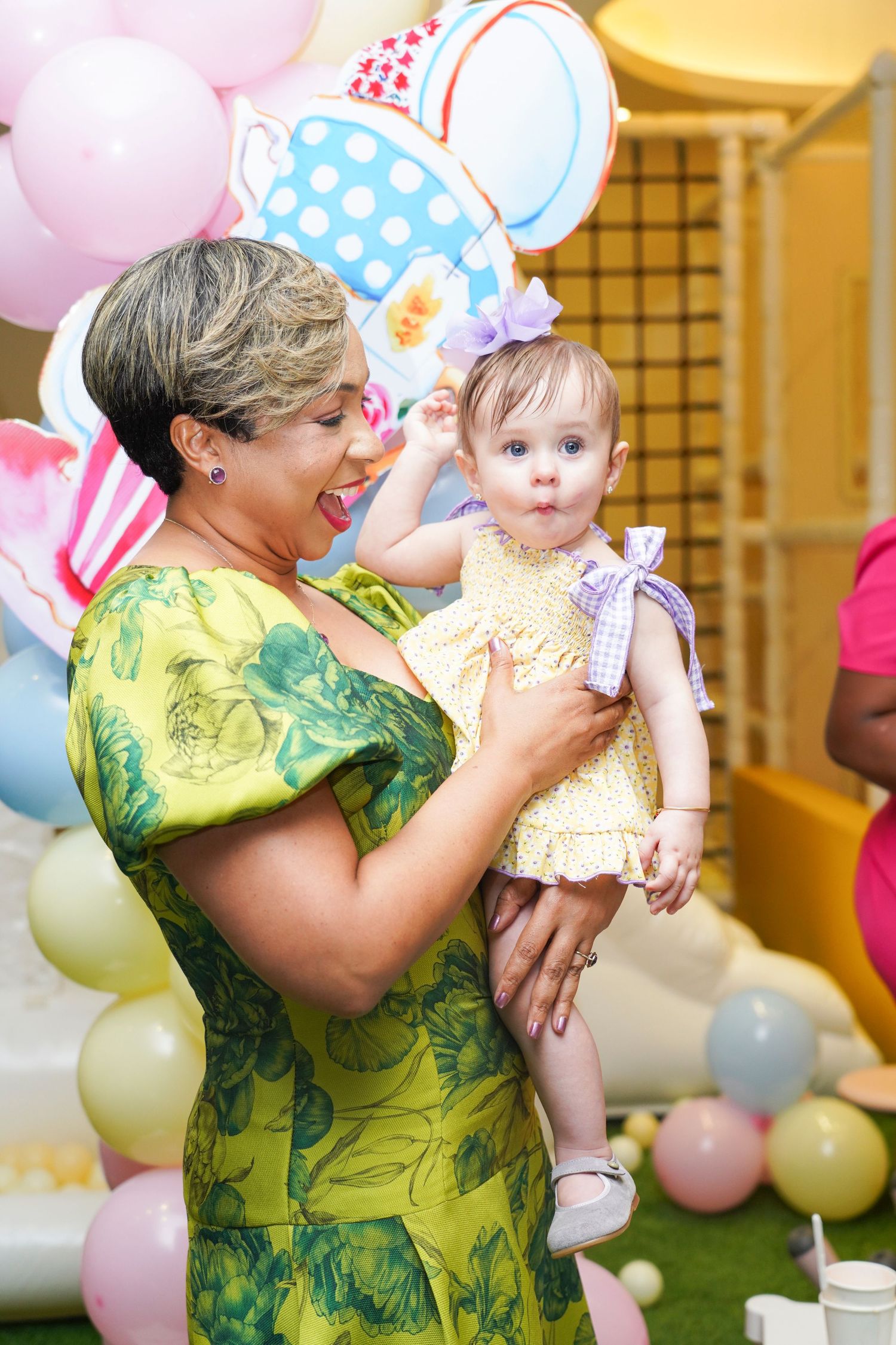 Fotografía profesional, fiesta de cumpleaños 1er. año.  temático Alicia en el país de las maravillas. Familia y amigos.