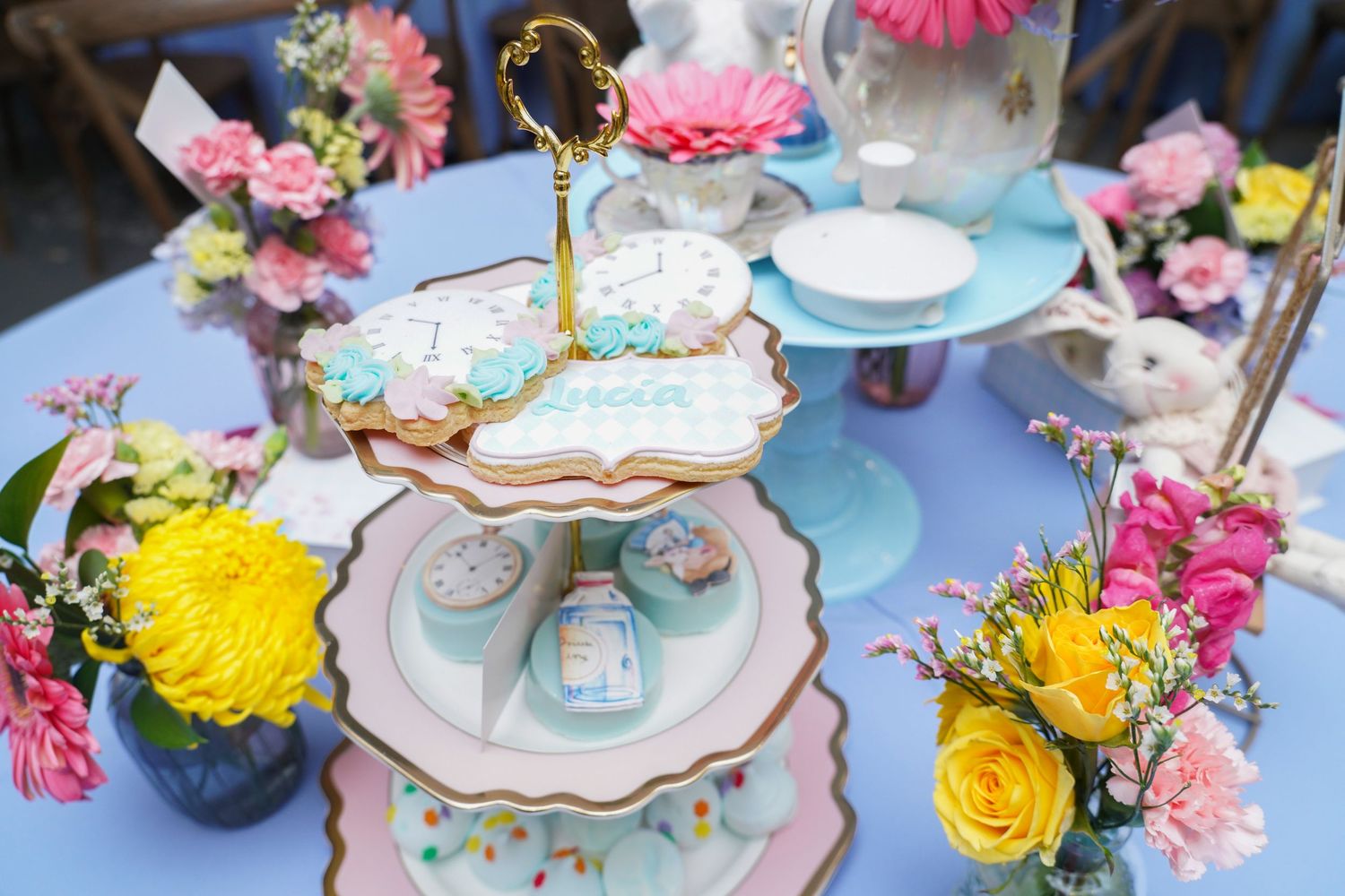 Fotografía profesional, fiesta de cumpleaños 1er. año.  temático Alicia en el país de las maravillas. Decoración.