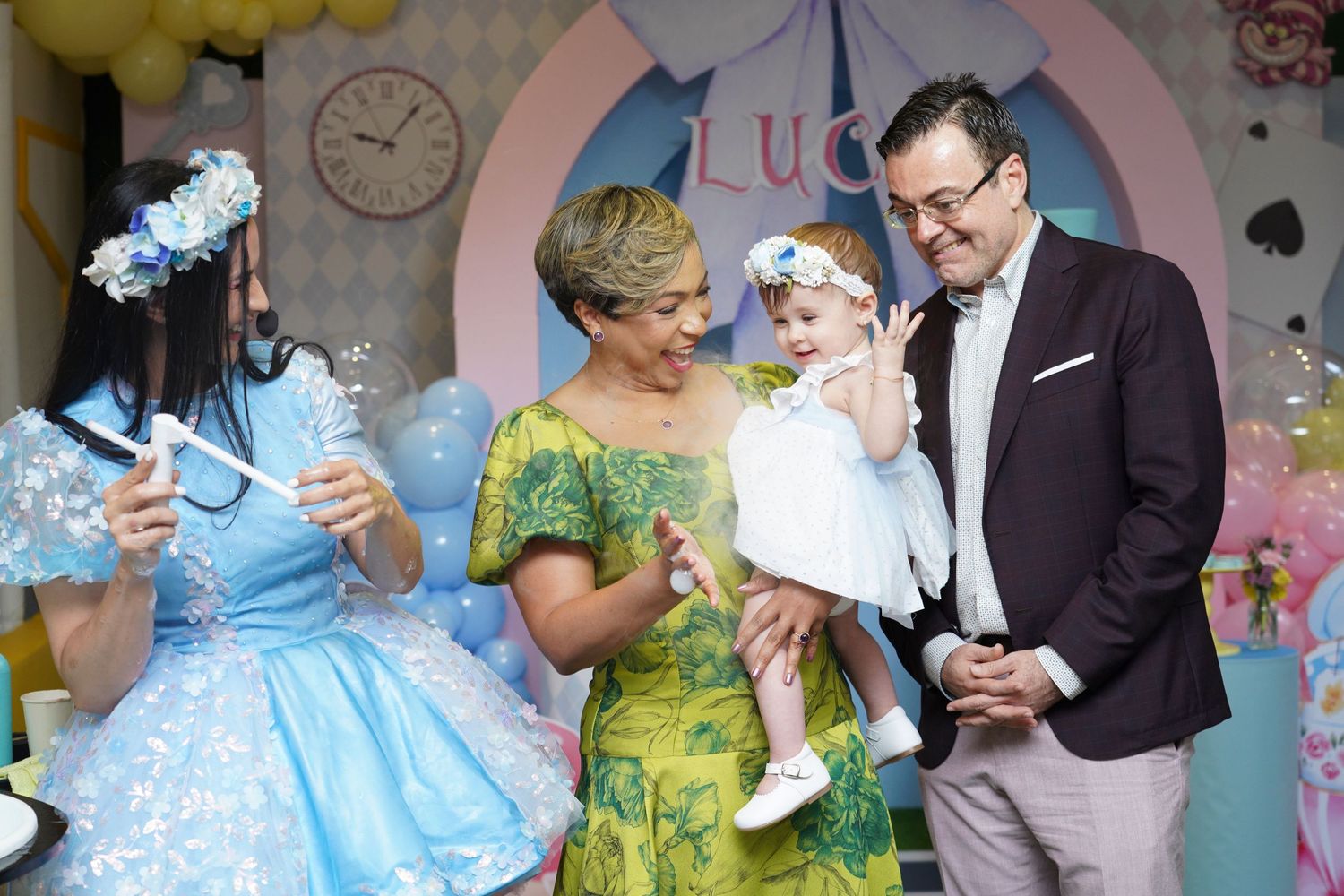 Fotografía profesional, fiesta de cumpleaños 1er. año.  temático Alicia en el país de las maravillas. Familia y amigos.