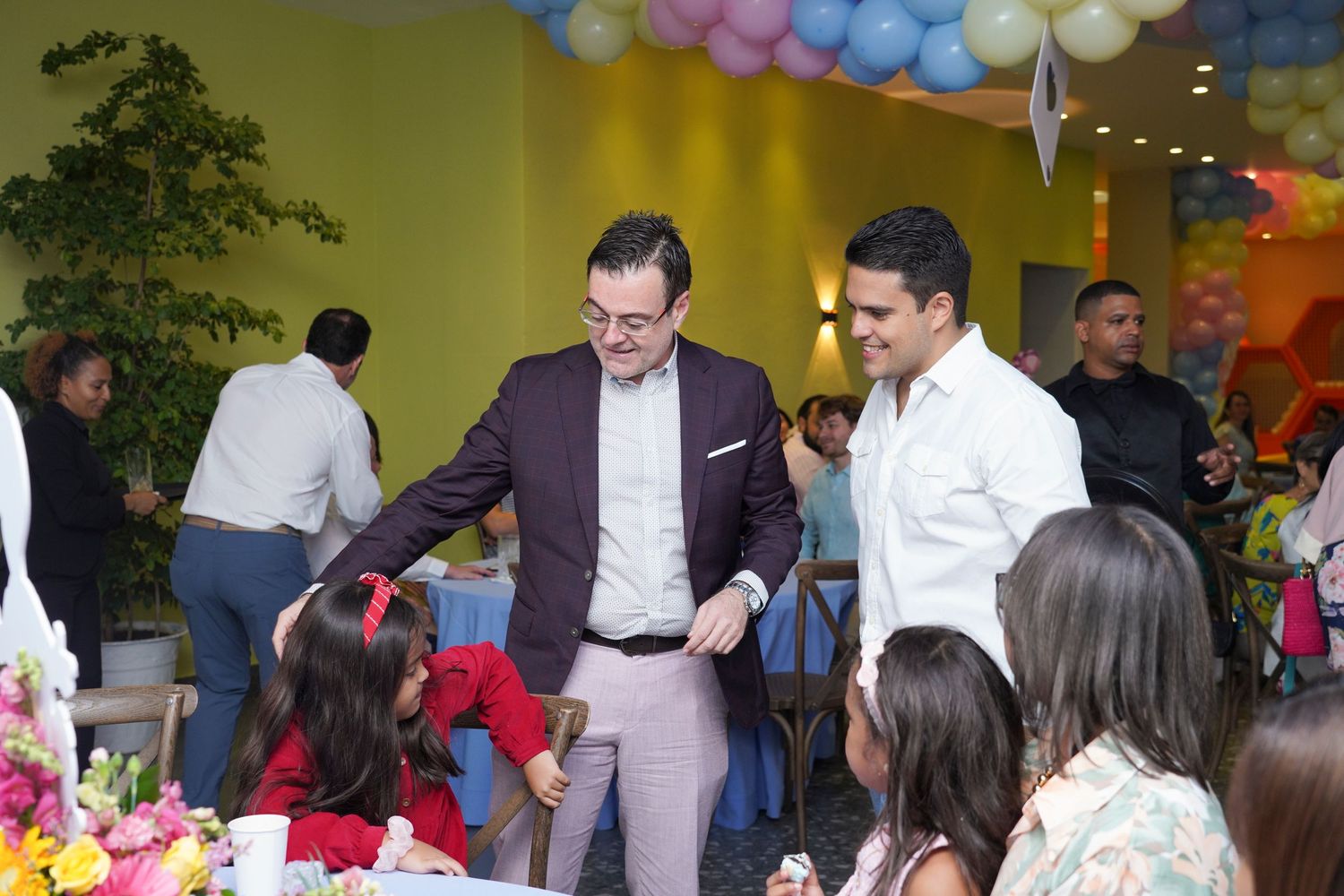 Fotografía profesional, fiesta de cumpleaños 1er. año.  temático Alicia en el país de las maravillas. Familia y amigos.