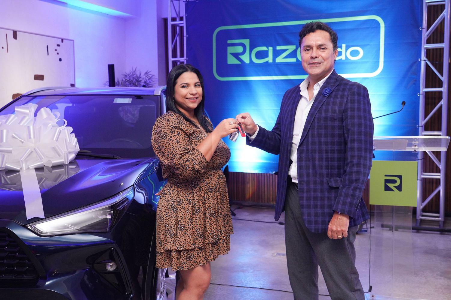 Fotografía profesional, actividad de auto trus, ganadora de toyota