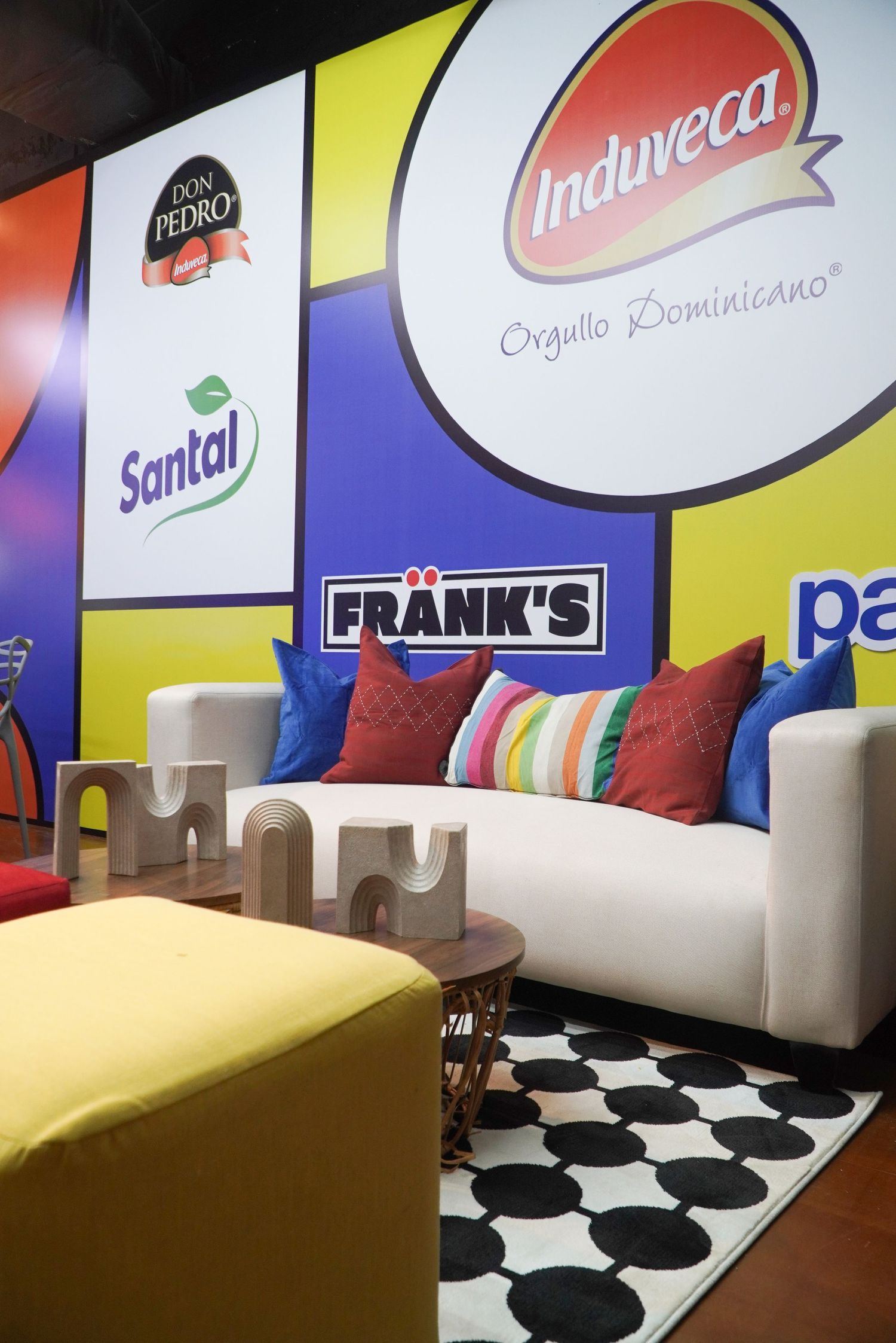Fotografía profesional, Stand de marca. Festivales y congresos. 
dominican got talent, , set de fotos induveca