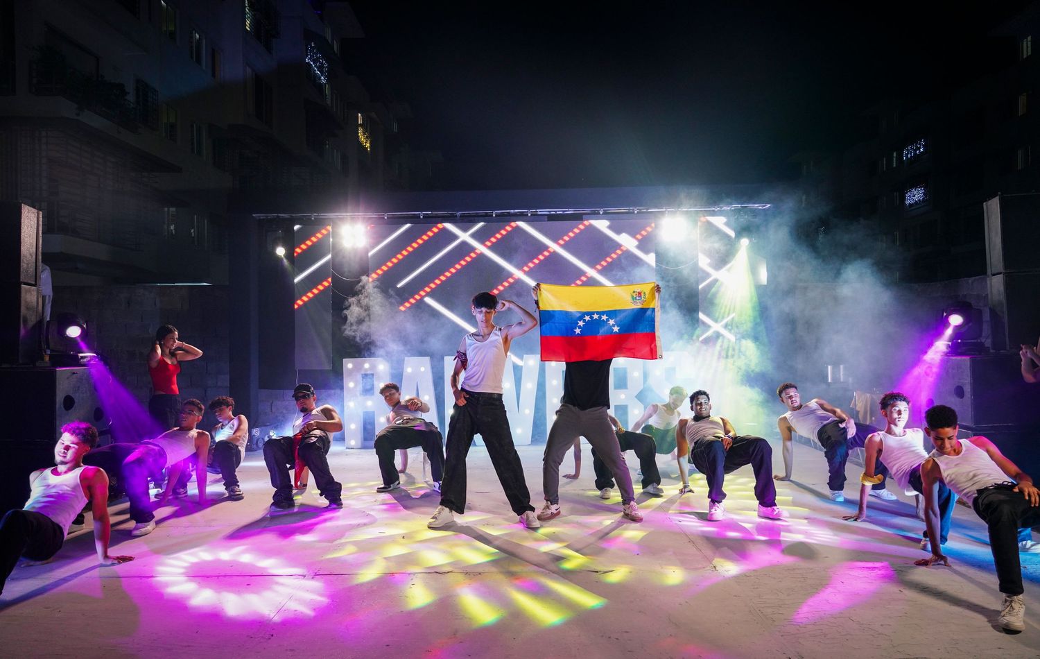 Fotografía profesional, lanzamiento de promoción. cobertura baile de lanzamiento