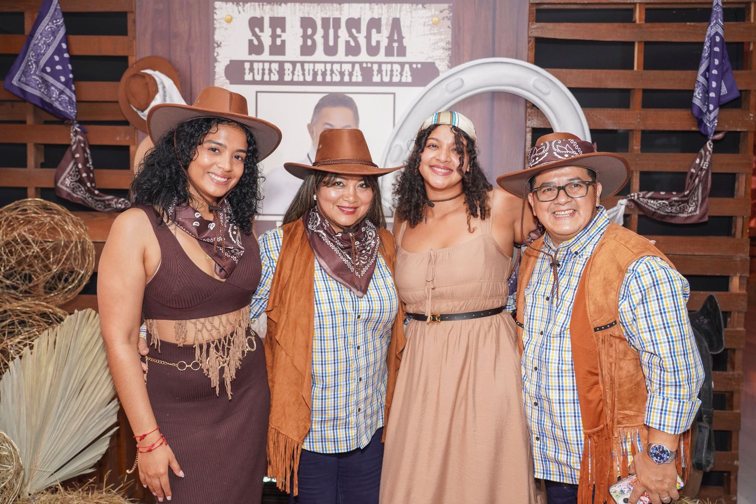Fotografía profesional, cumpleaños tematica vaqueros fotos familiares.
