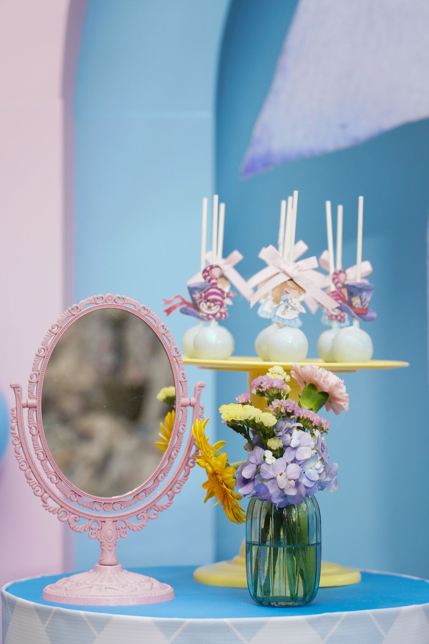 Fotografía profesional, fiesta de cumpleaños 1er. año.  temático Alicia en el país de las maravillas. Decoración.
