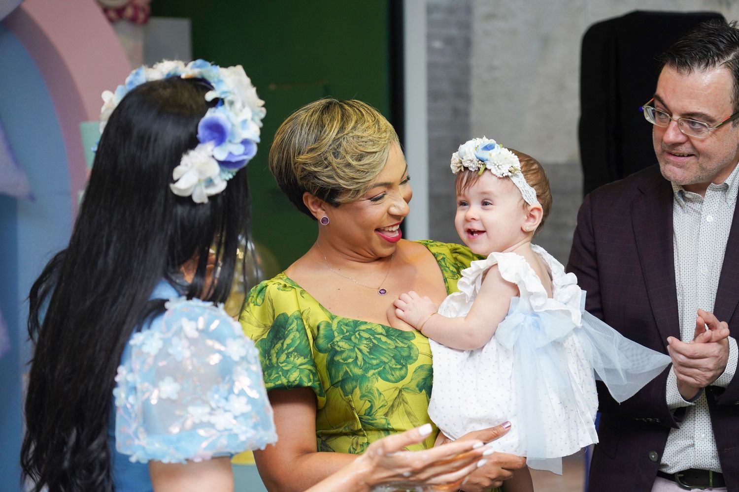 Fotografía profesional, fiesta de cumpleaños 1er. año.  temático Alicia en el país de las maravillas. Familia y amigos.