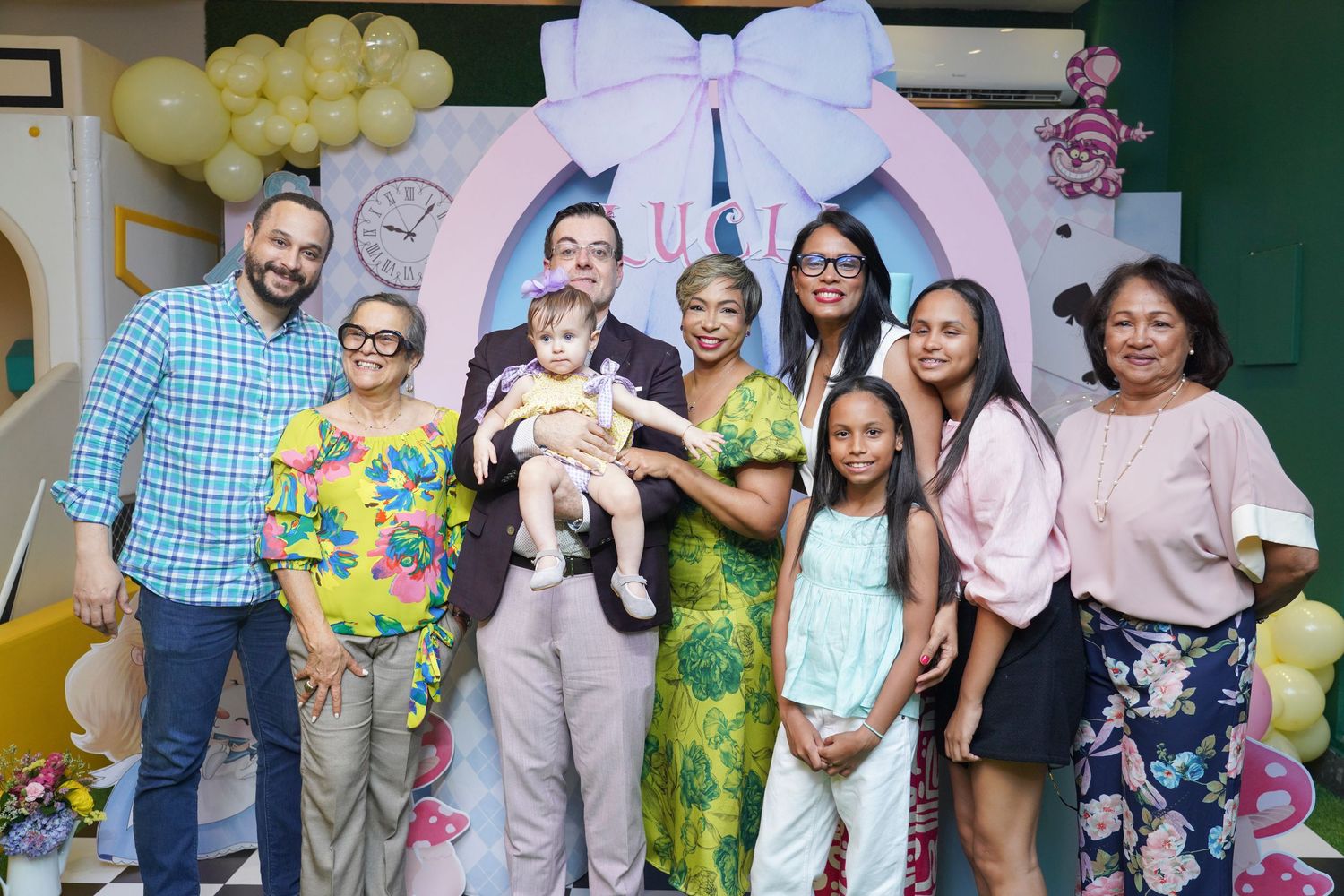 Fotografía profesional, fiesta de cumpleaños 1er. año.  temático Alicia en el país de las maravillas. Familia y amigos.