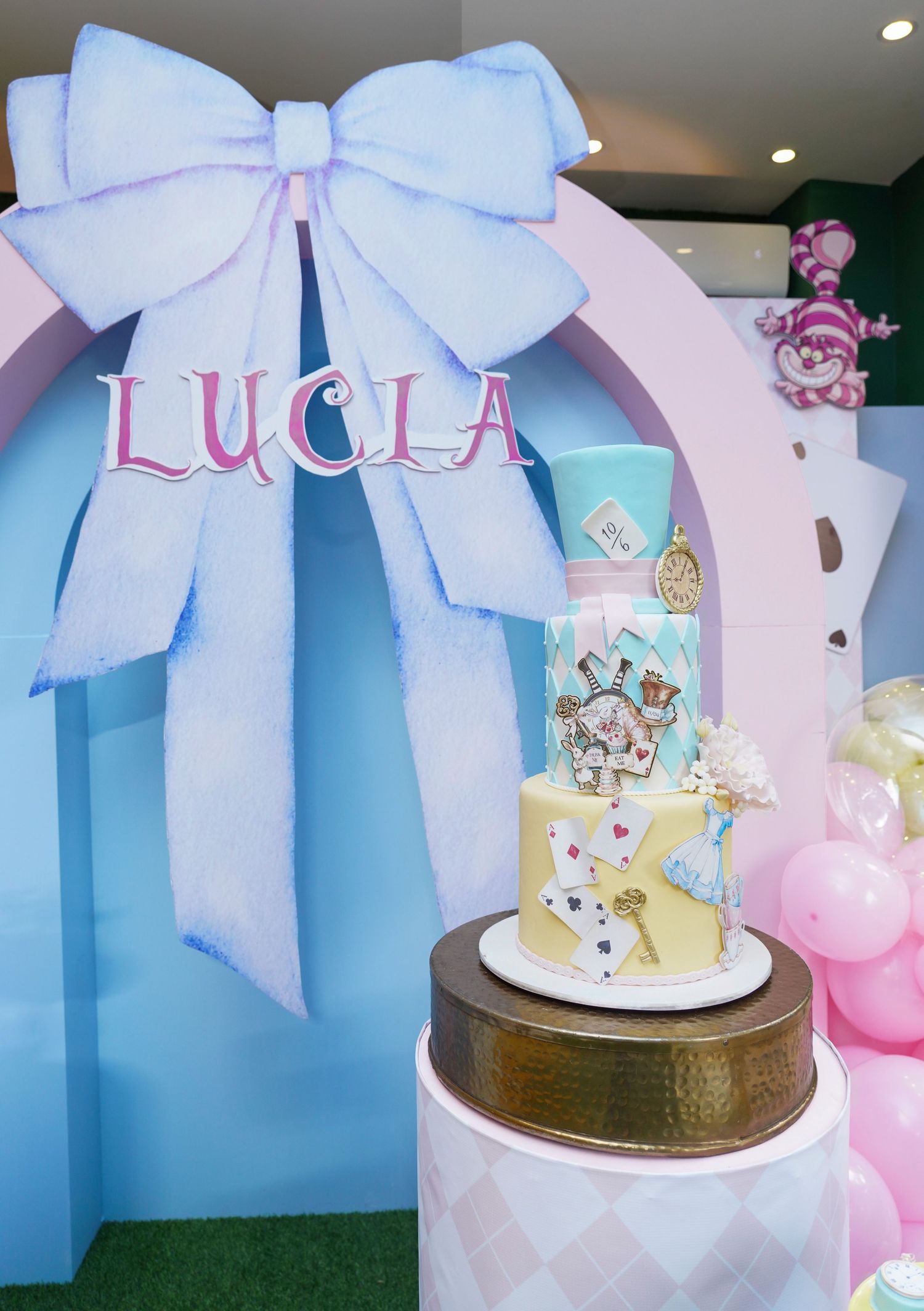 Fotografía profesional, fiesta de cumpleaños 1er. año.  temático Alicia en el país de las maravillas. Decoración.