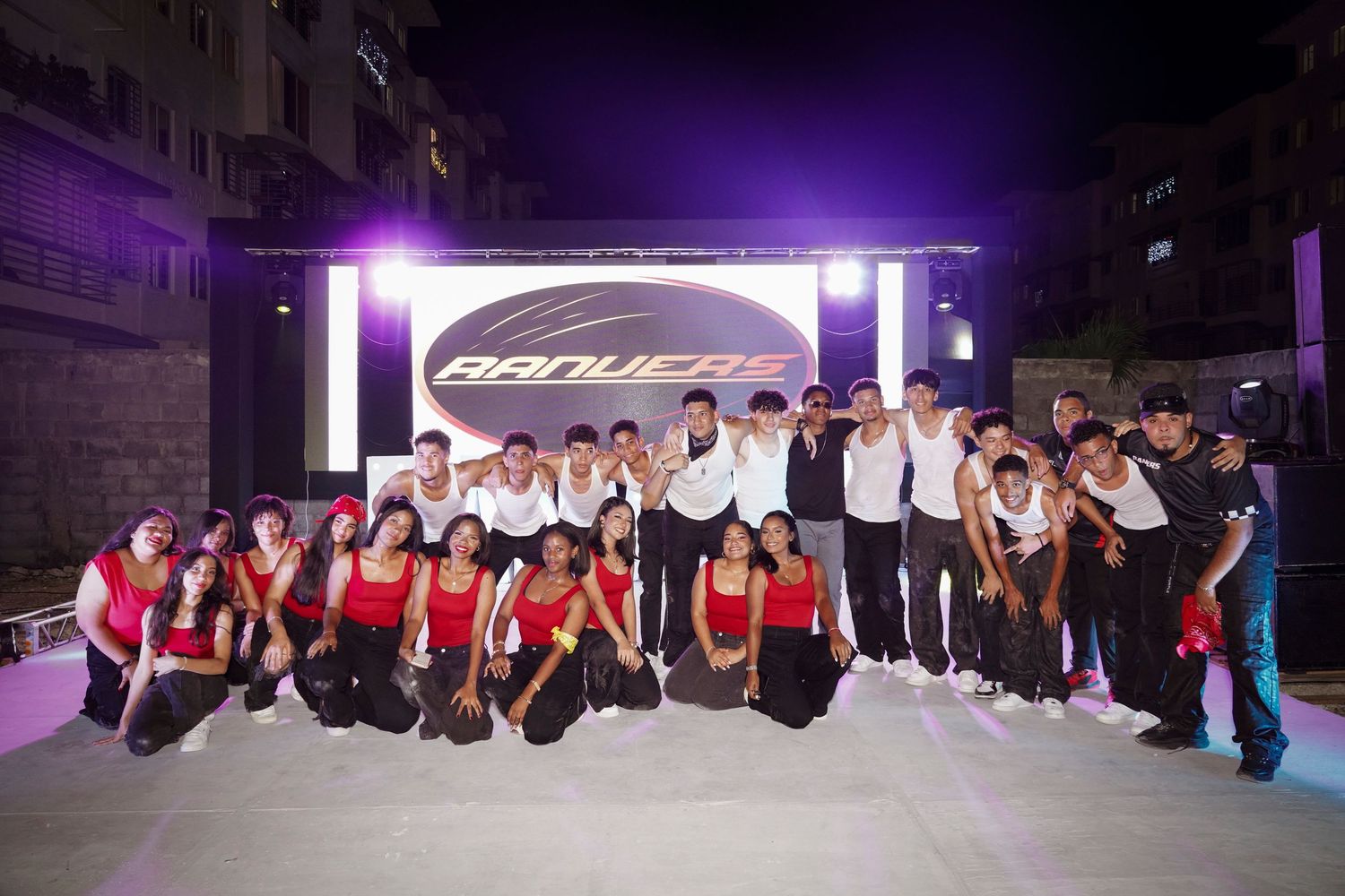Fotografía profesional, lanzamiento de promoción. foto grupal