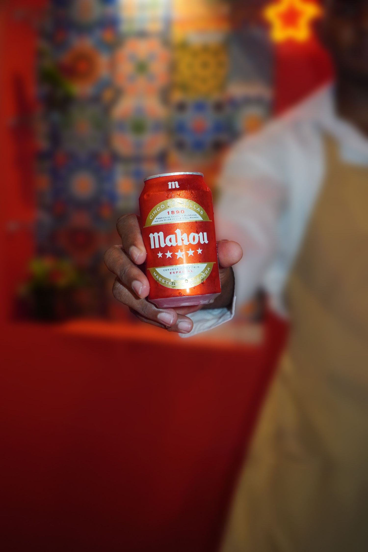 Fotografía profesional de producto. Comercial de producto. marca cerveza mahou