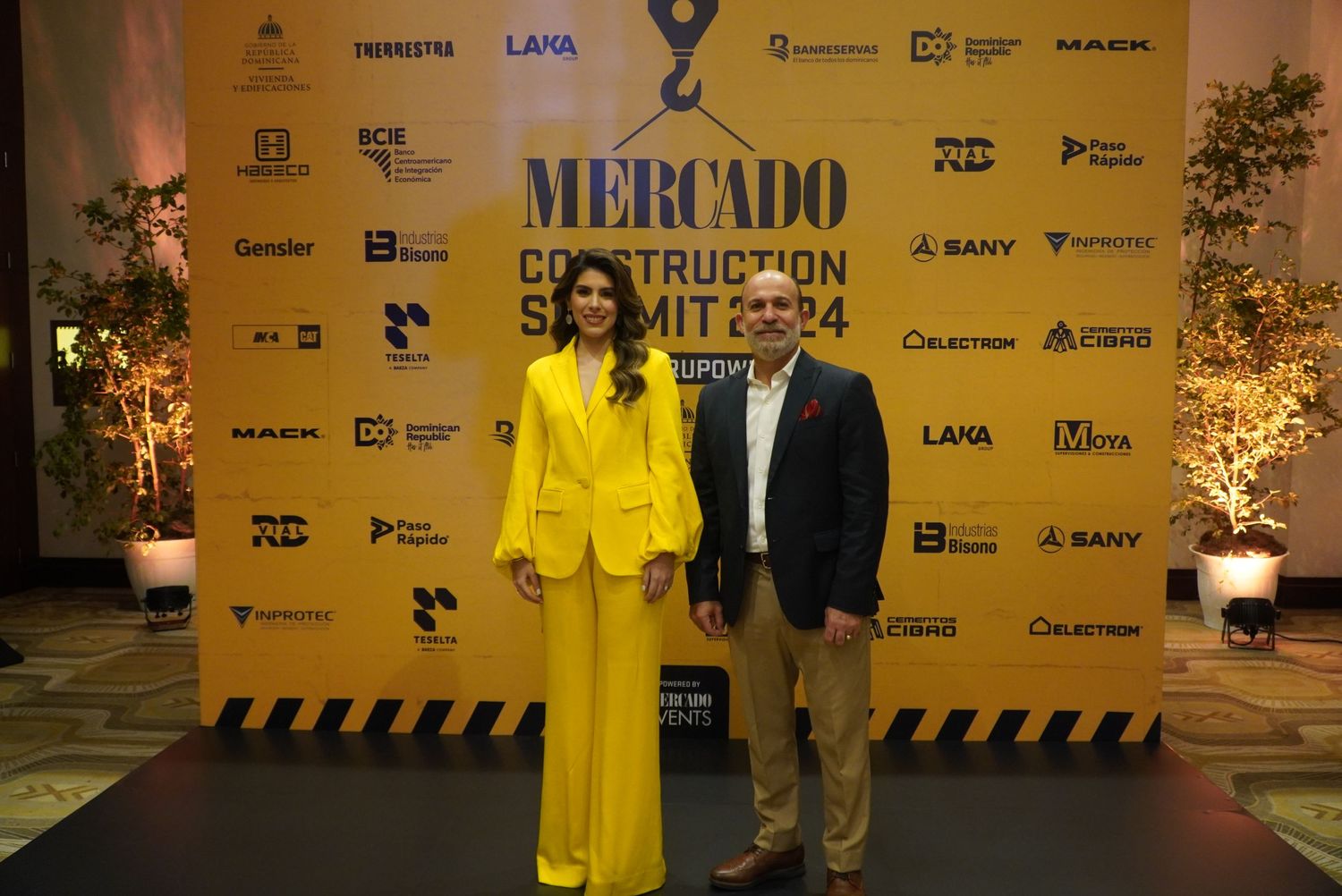 Fotografía profesional, cobertura evento. Revista mercado.